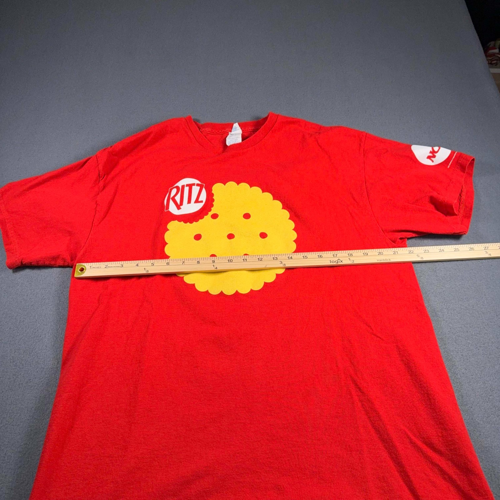 NCAA Ritz Cracker T-Shirt – X-Large Red College Football Good Condition! Mens XL