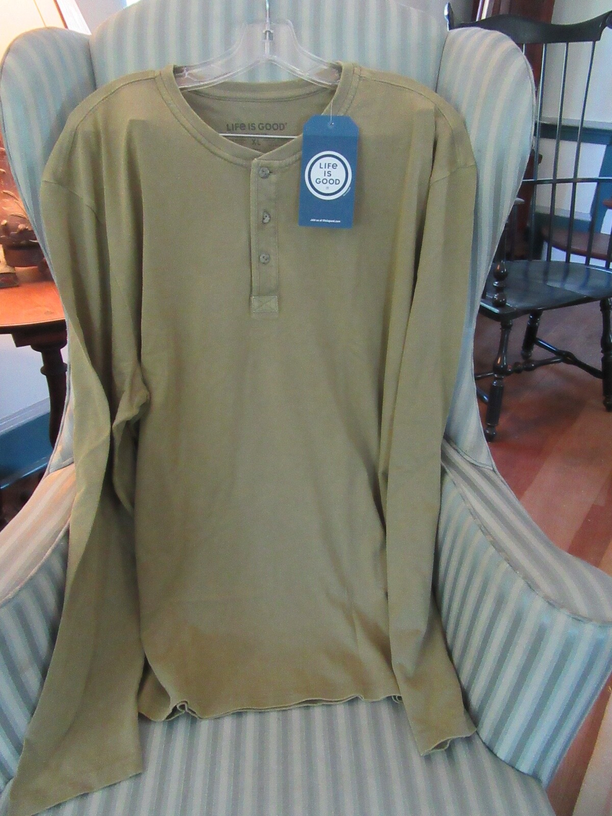 NWT! LIFE IS GOOD MEN L/S SOLID HENLEY IN FATIGUE GREEN (XL)…SO SOFT AND COMFY