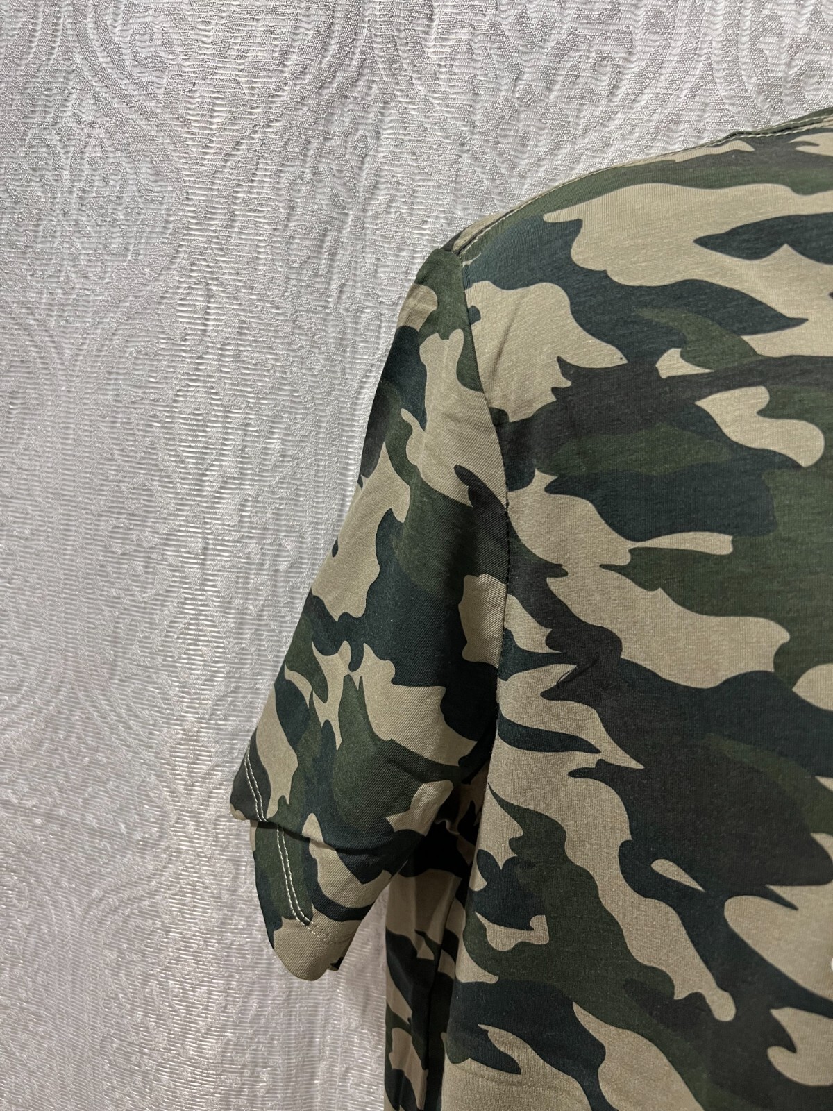 True Religion Men’s Size L Green Camo Arch Logo Crew Neck Tee $69 NWT #106190