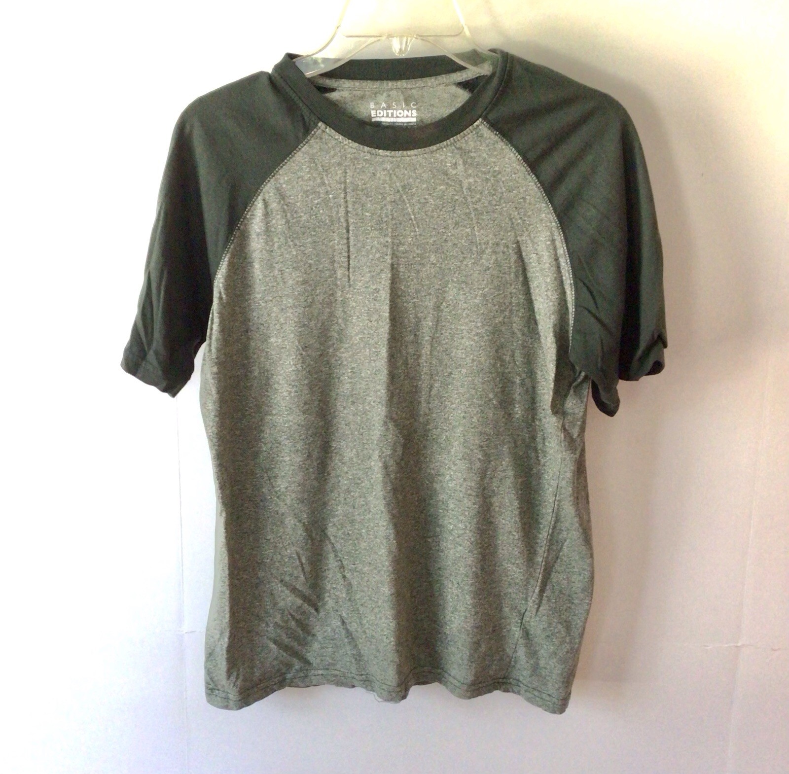 Vintage Basic Editions Men’s Green Short-sleeve T-Shirt (Size S)