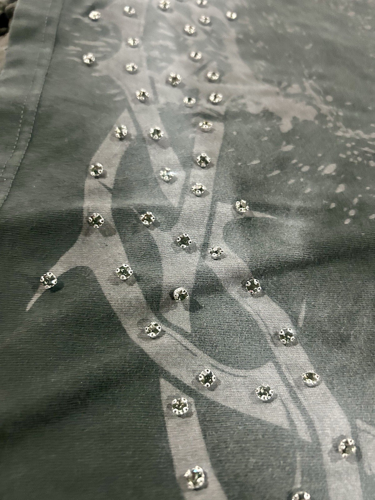 Tenaciti Studios Skull Graphic Studded T-Shirt Grey Size L
