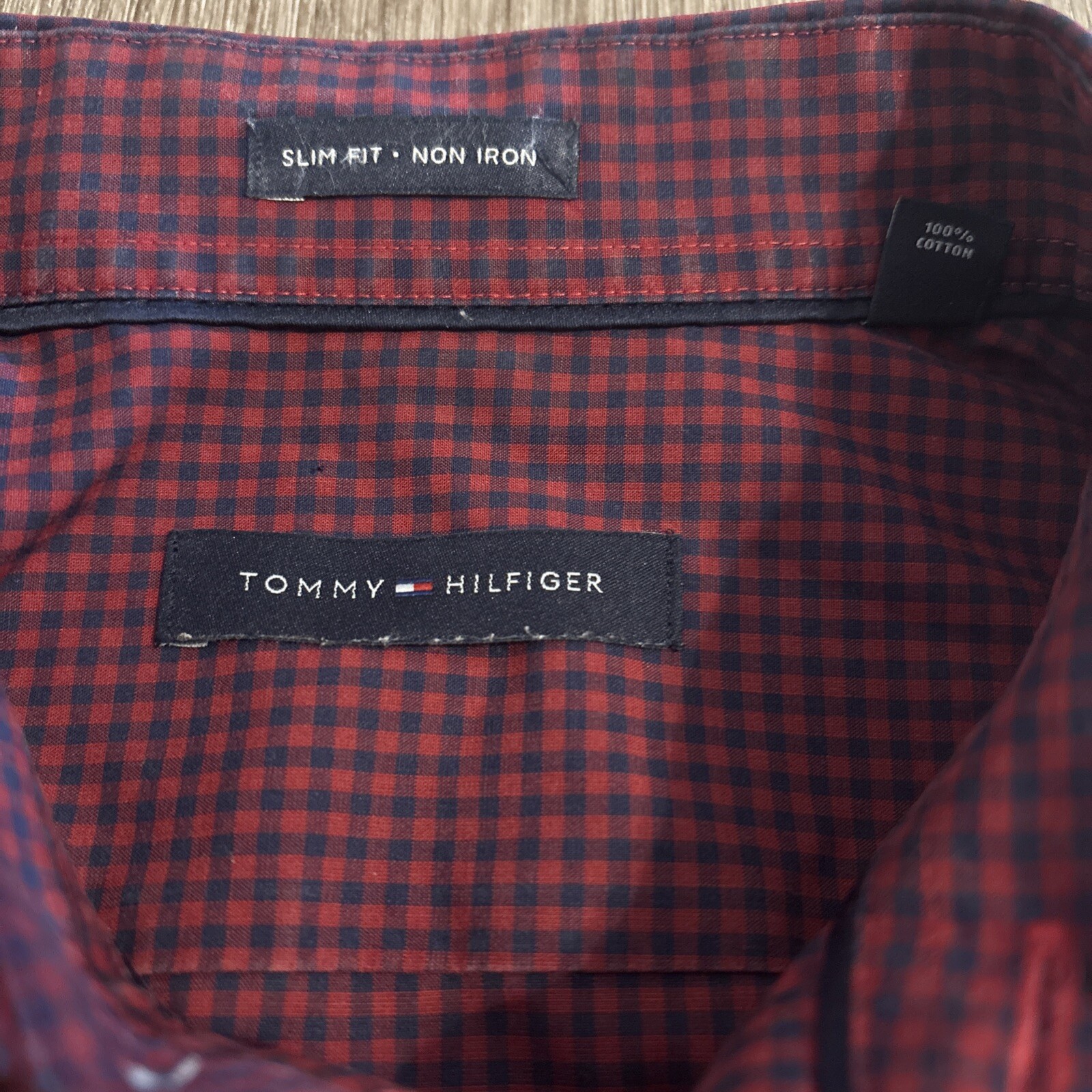 Tommy Hilfiger Slim Fit Non Iron Men’s Shirt Red Plaid Size Large Collared