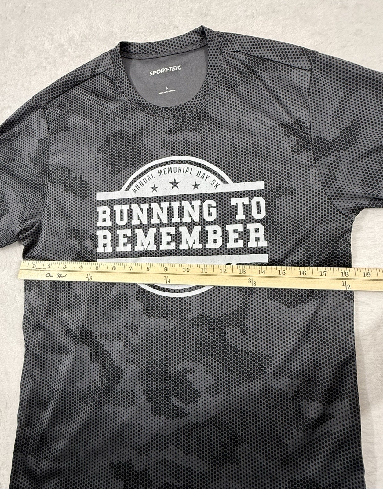 SportTek Mens T Shirt Small Short Sleeve Gray Black Annual Memorial Day Running.
