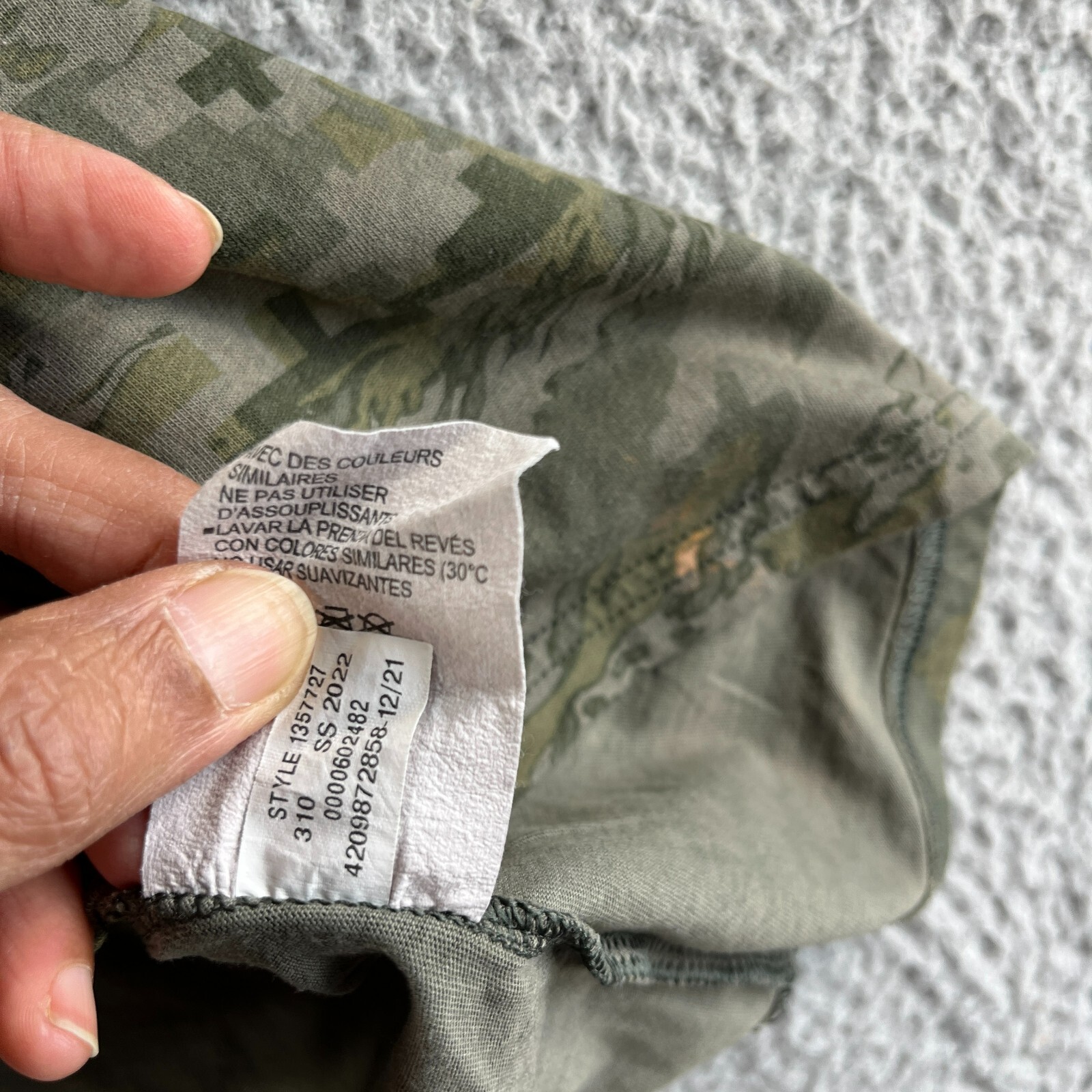 Under Armour T Shirt Mens Medium Green Camo Loose Casual Outdoor Military Army