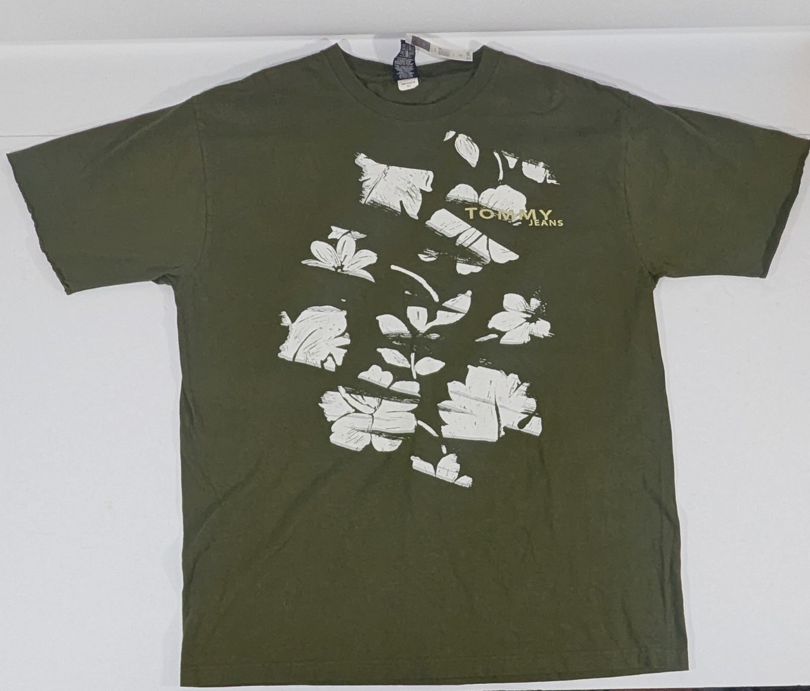 tommy hilfiger shirt men size large floral logo thrashed sleeves New vintage