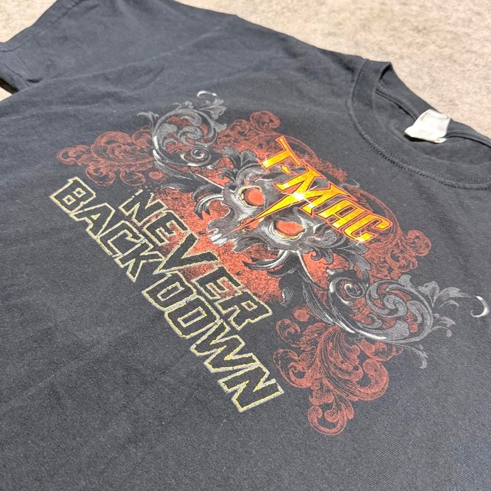 Gildan Men’s Black and Grey T-shirt