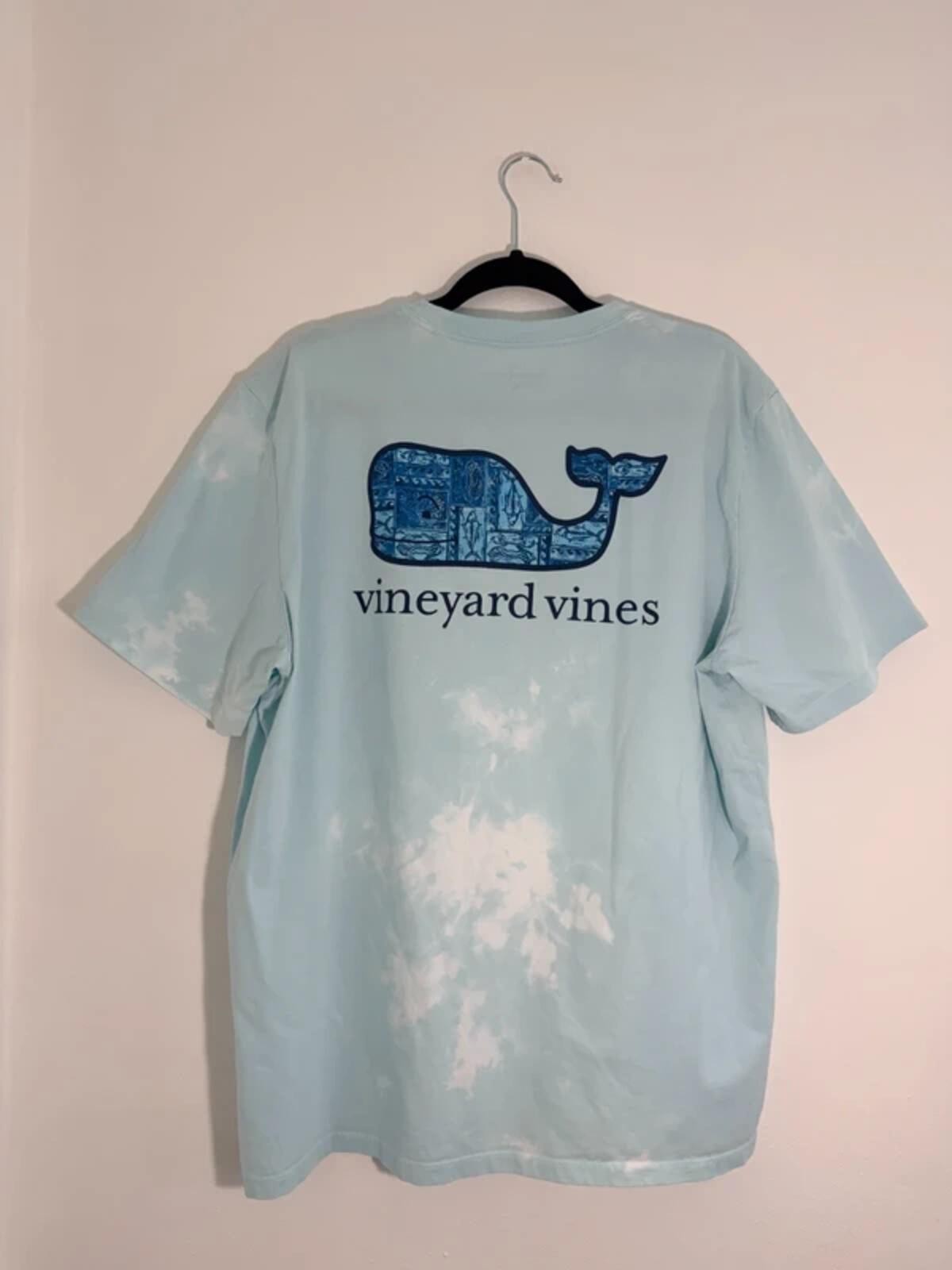 Vineyard Vines Blue Tie Dye Whale Logo Pocket T-Shirt Coastal Preppy Casual Tee