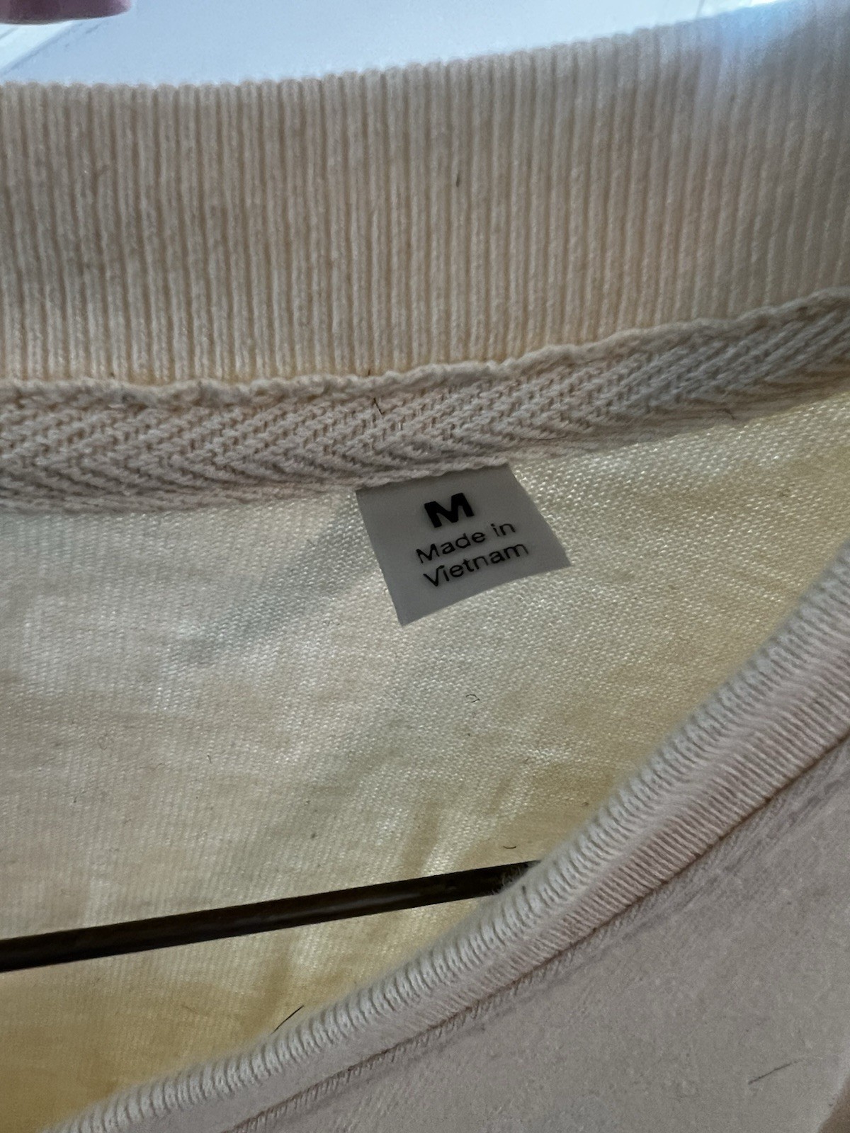 MENS FEAR OF GOD ESSENTIALS TEE CREAM MED SIZE