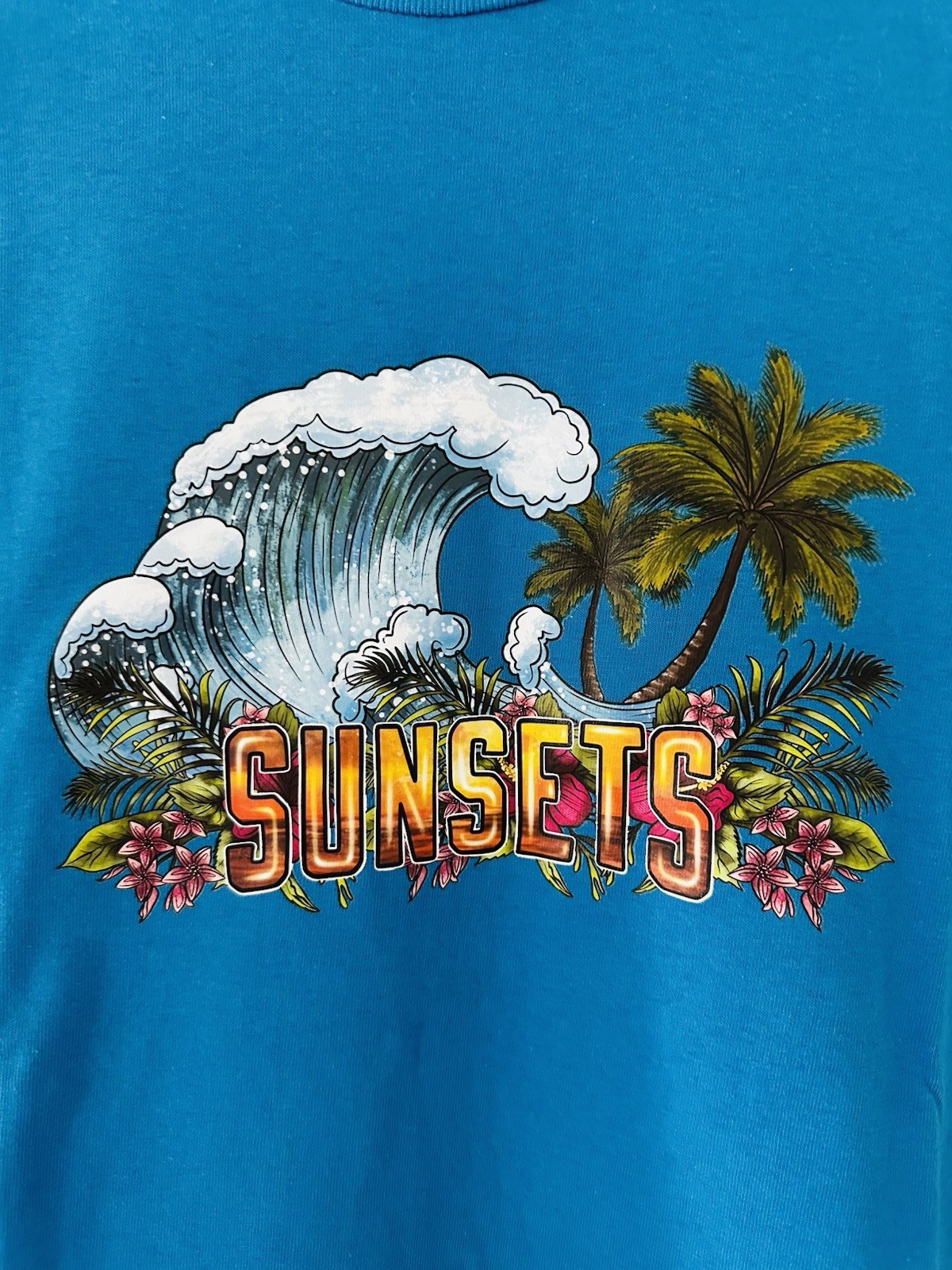 NEW Sunsets Surf Wave Palm Tree Graphic Tee Tropical Beach Summer T-Shirt Size M