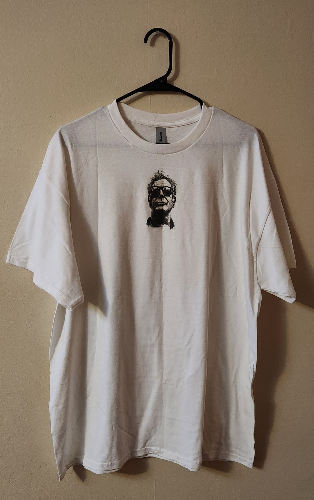 Anthony Bourdain T-Shirt Size L White Chef Travel Host Sunglasses Graphic Tee