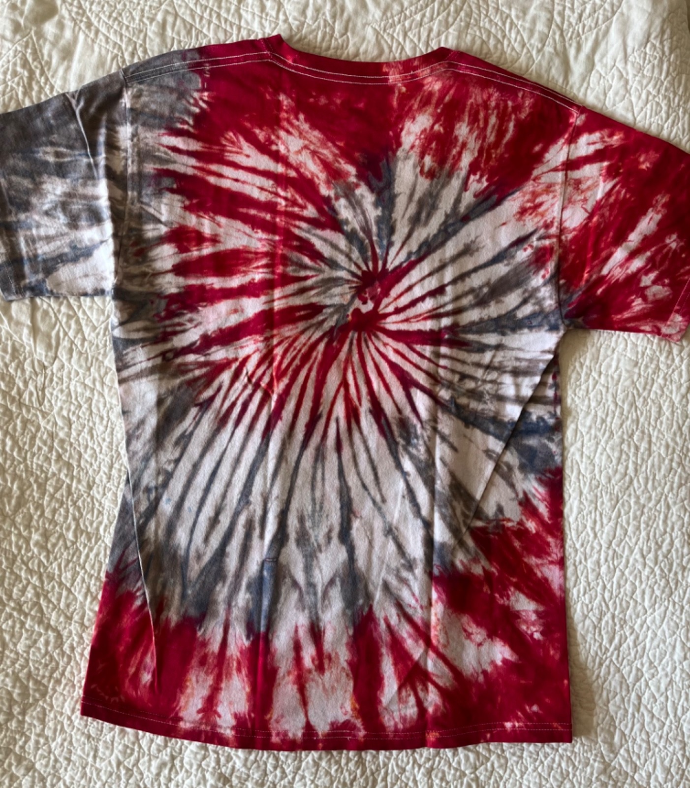FREE SHIPPING ! Unisex Tie Die Short Sleeve Tee. Red, Gray & White. Size M