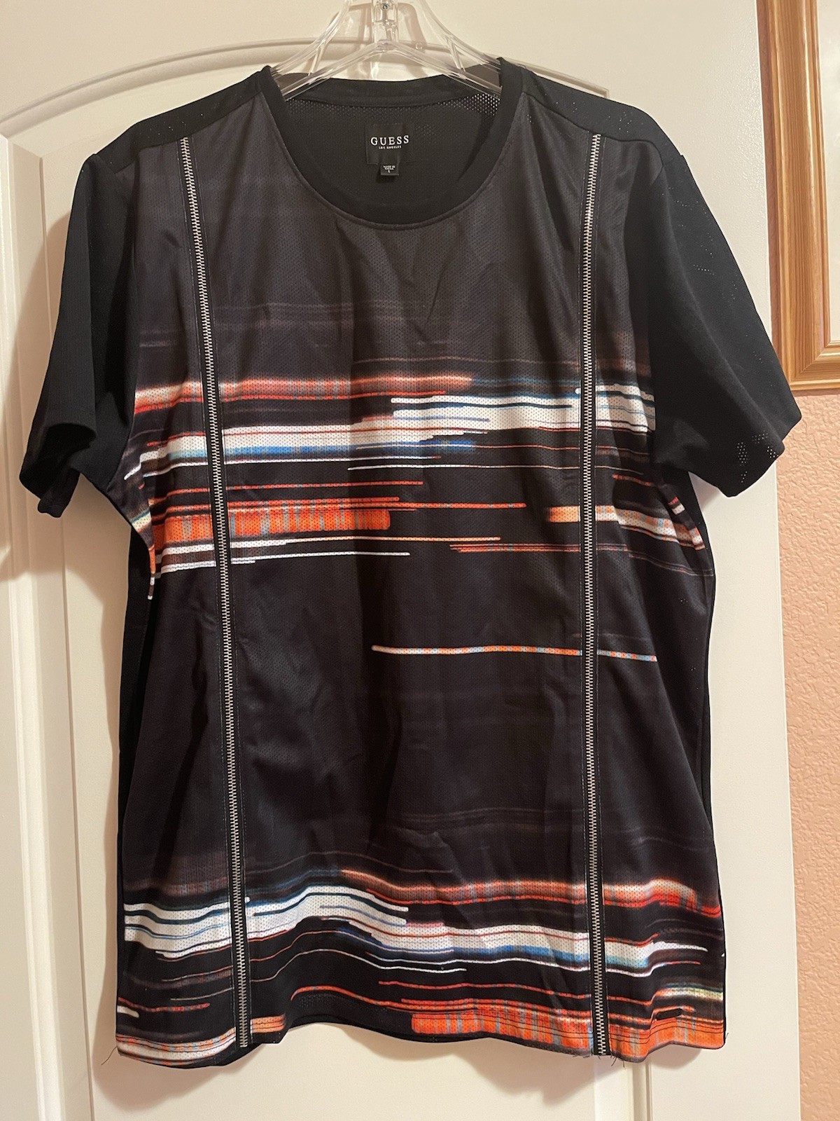 GUESS LOS ANGELES MEN CREWNECK , ZIPPER DETAIL, COLORFUL GRAPHIC PRINT~SHIRT Lg.