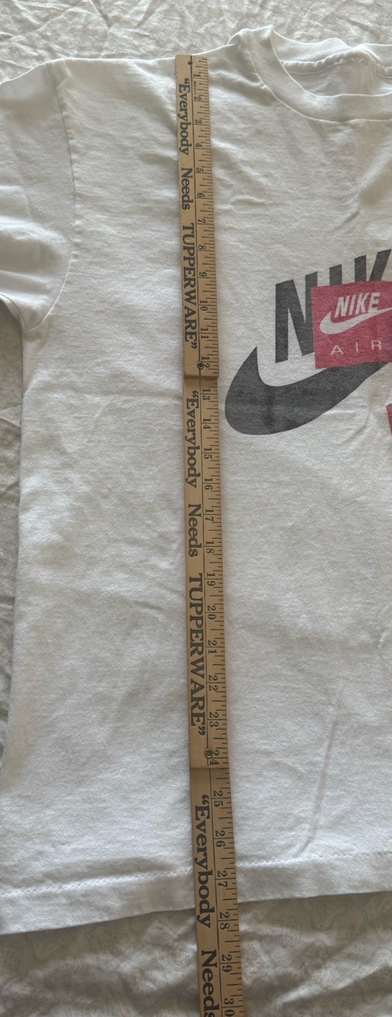 Men’s vintage single stitch Nike Air white tee with nice center graphic No Tag
