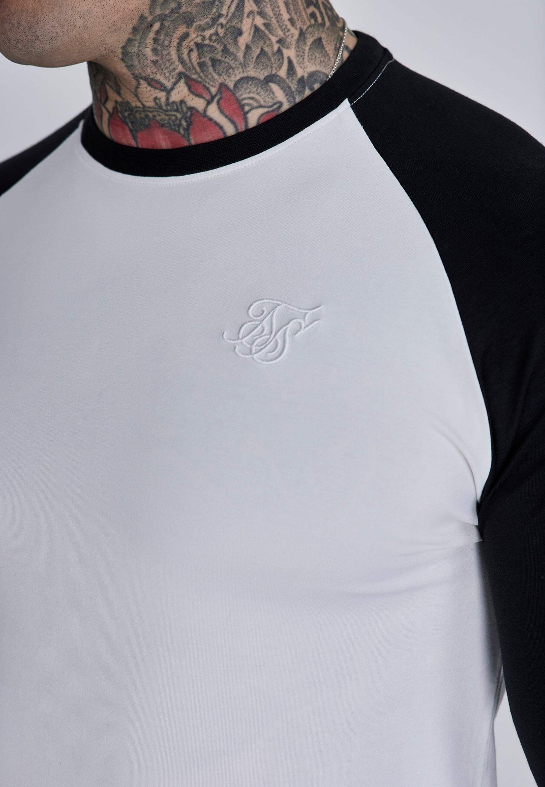 SikSilk Men’s Long Sleeved Crew Neck Muscle Fit T-Shirt Tee White and Black