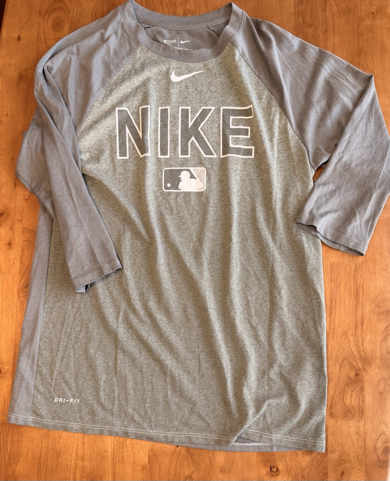 Nike Silver Tag Shirt Mens M Gray Raglan Baseball Tee Y2K Center Swoosh Outdoor