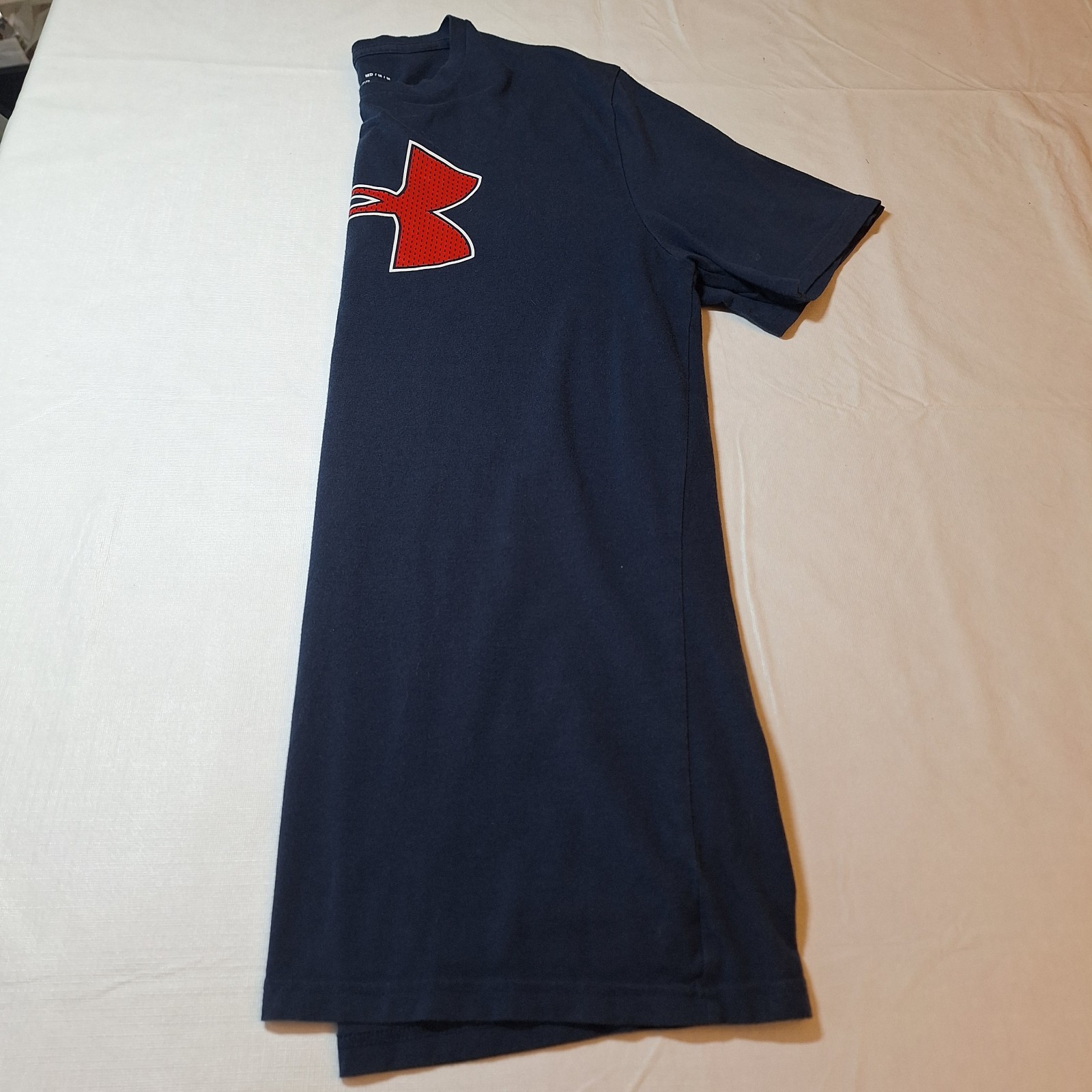 Under Armour Heatgear Athletic Navy Blue Red Logo Graphic Crewneck Tshirt Size M