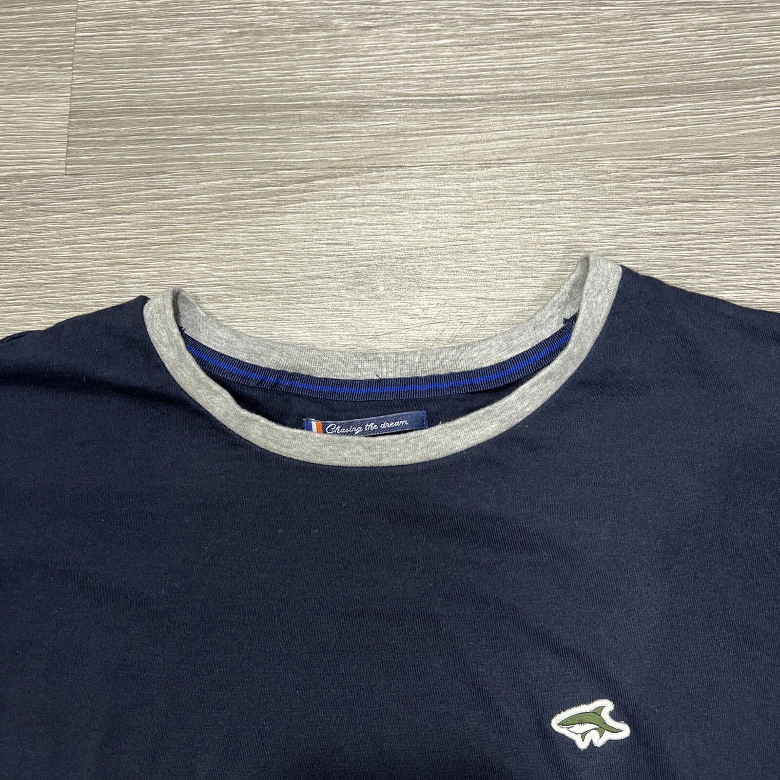 Le Shark T-Shirt Men’s 2XL Blue Gray Trim Chasing the Dream Lightweight Crewneck