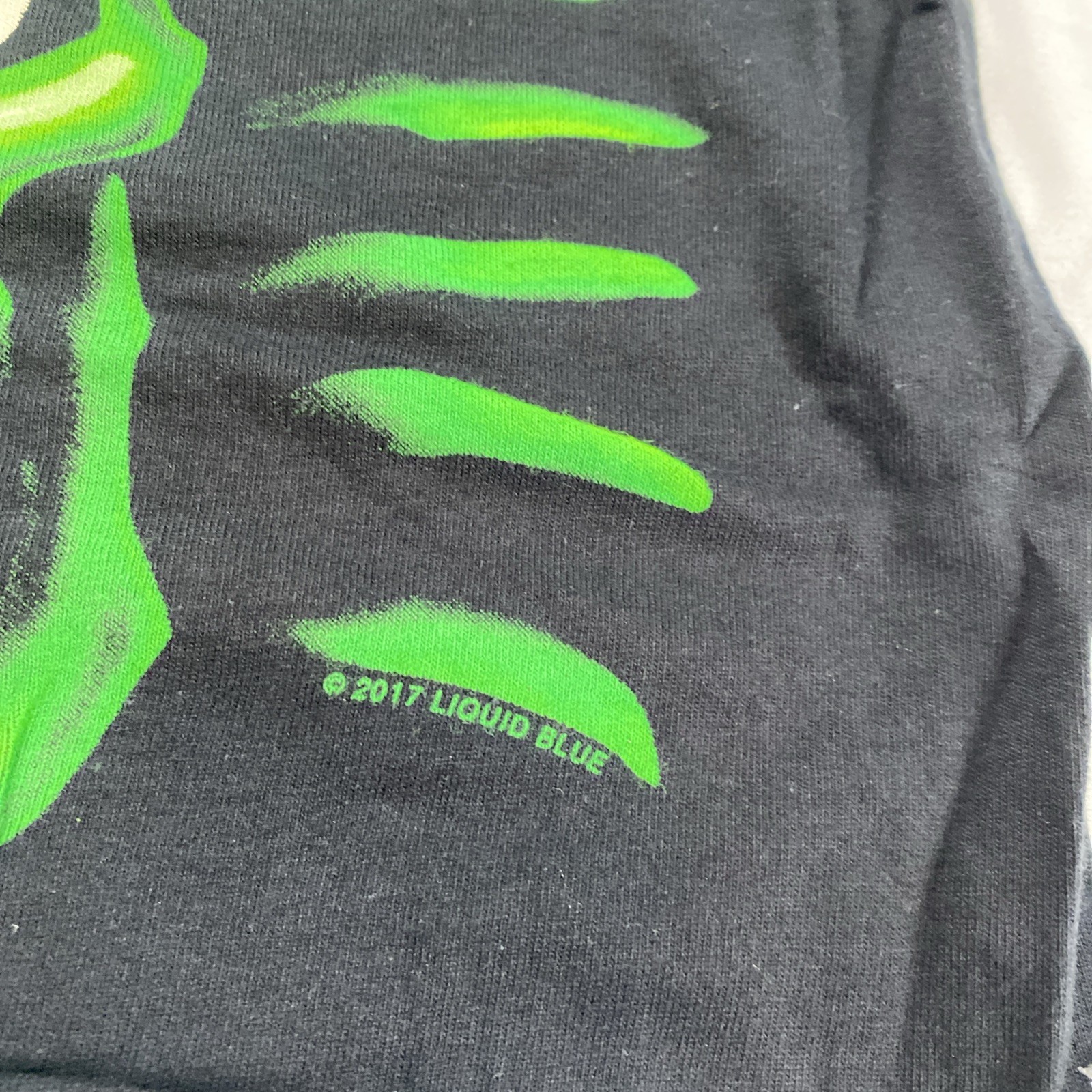 Liquid Blue Men’s 2XL Green Skulls T-Shirt 2017 NEW