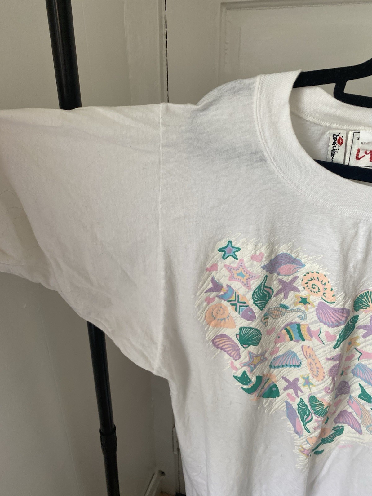 Suite Lips White Cotton Graphic Heart Beach Ocean Crew Neck T-Shirt One Size