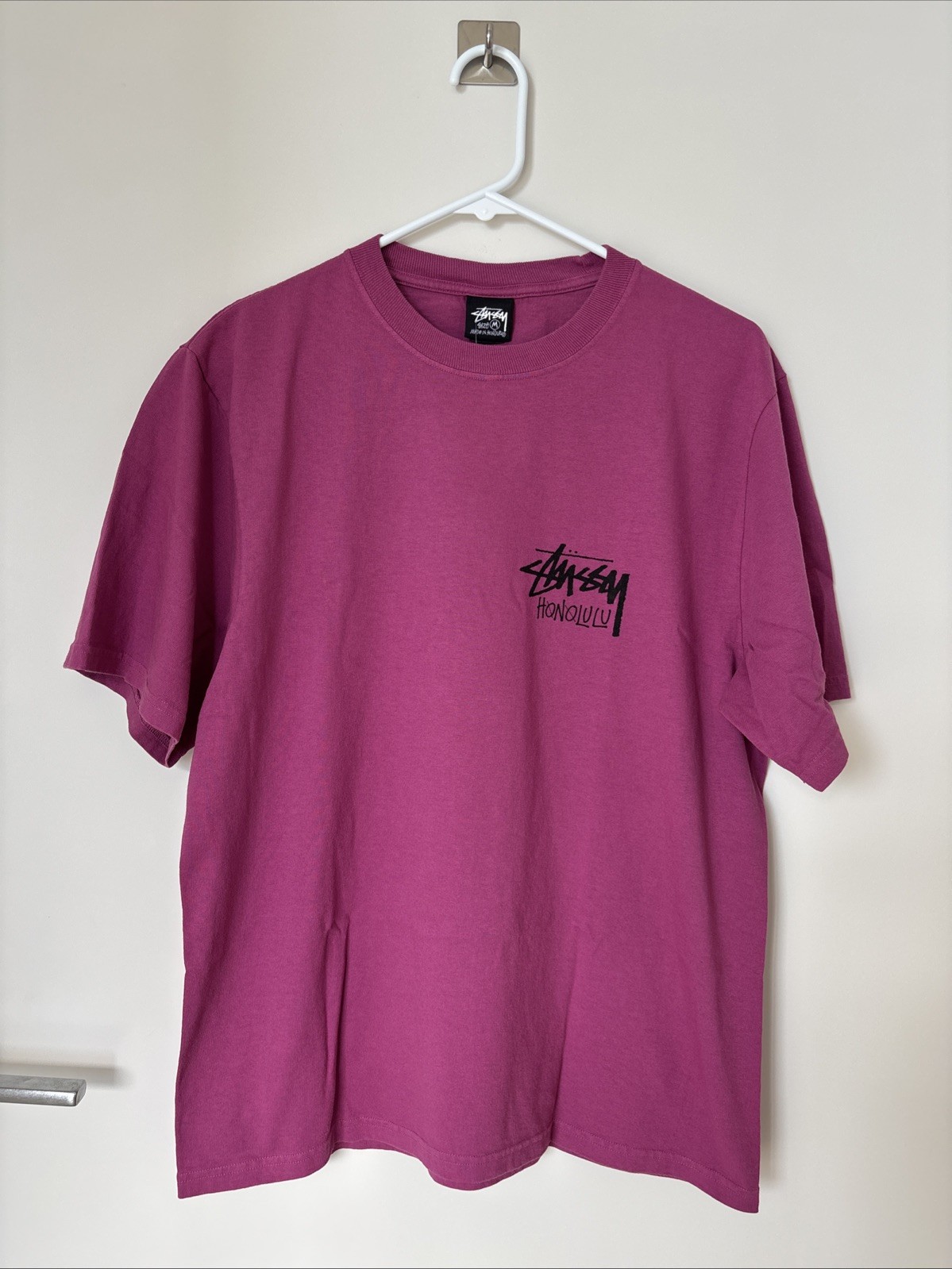 Stussy Hawaii t-shirt NWT size M Berry Stussy Honolulu chapter shirt