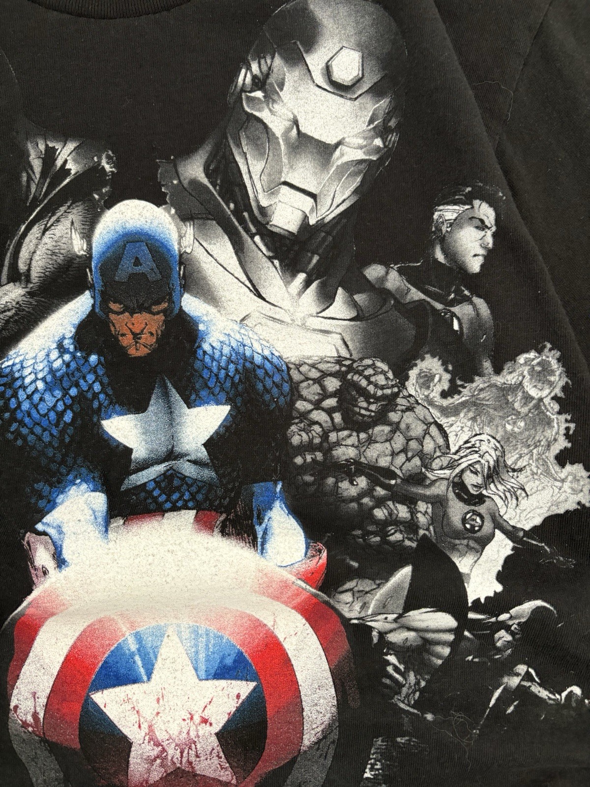 Marvel Avengers 2000s black t-shirt with graphic
