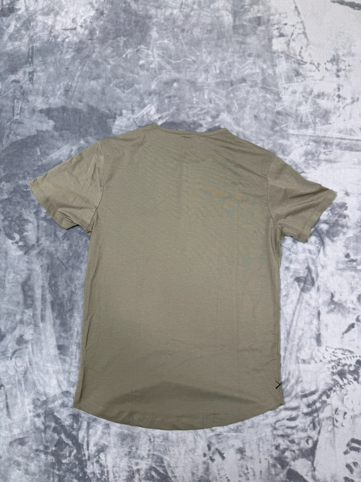 CUTS Clothing Mens Short Sleeve Henley Curve-Hem T-Shirt NWOT
