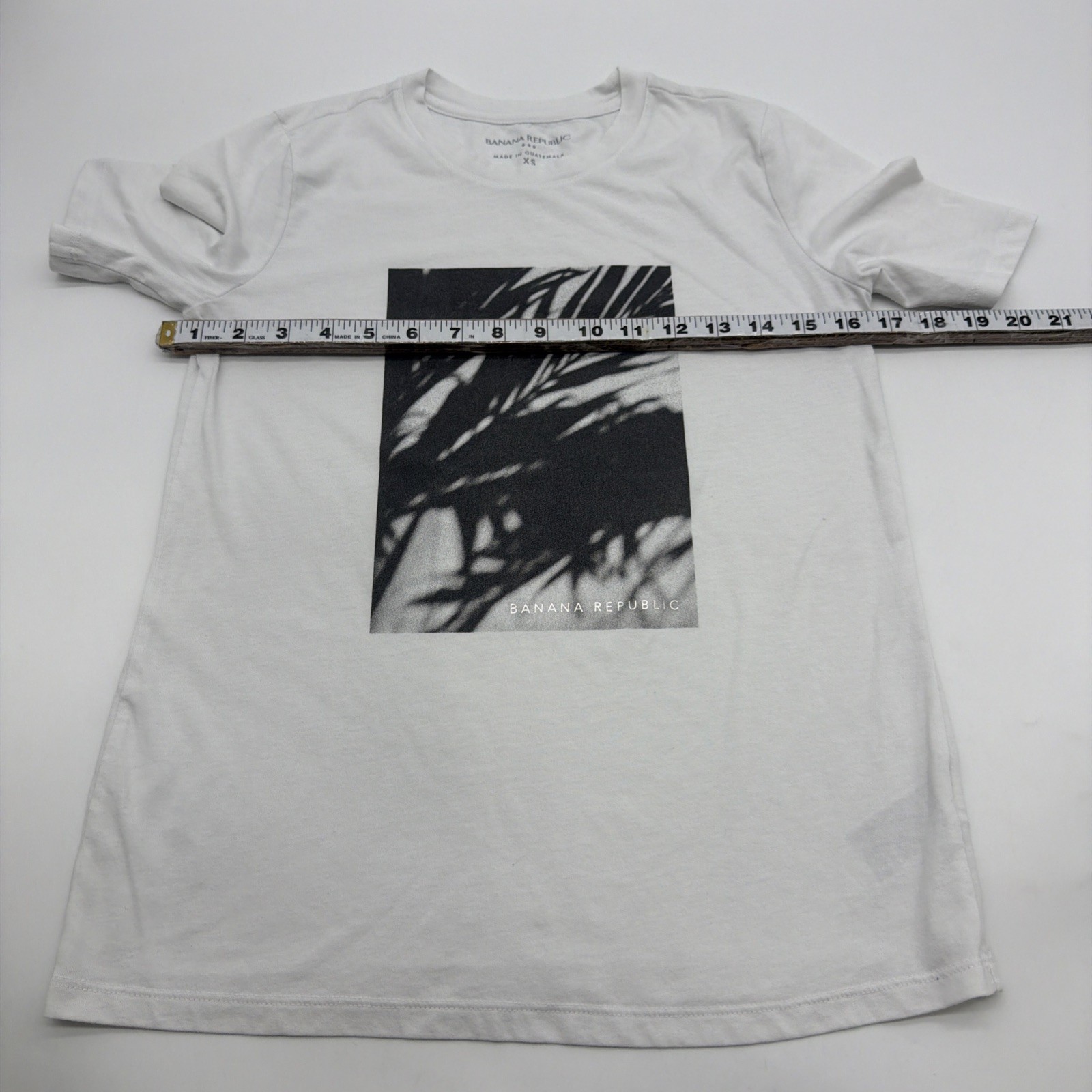Banana Republic Slim T-shirt Men XS White Graphic Print Logo .#46850