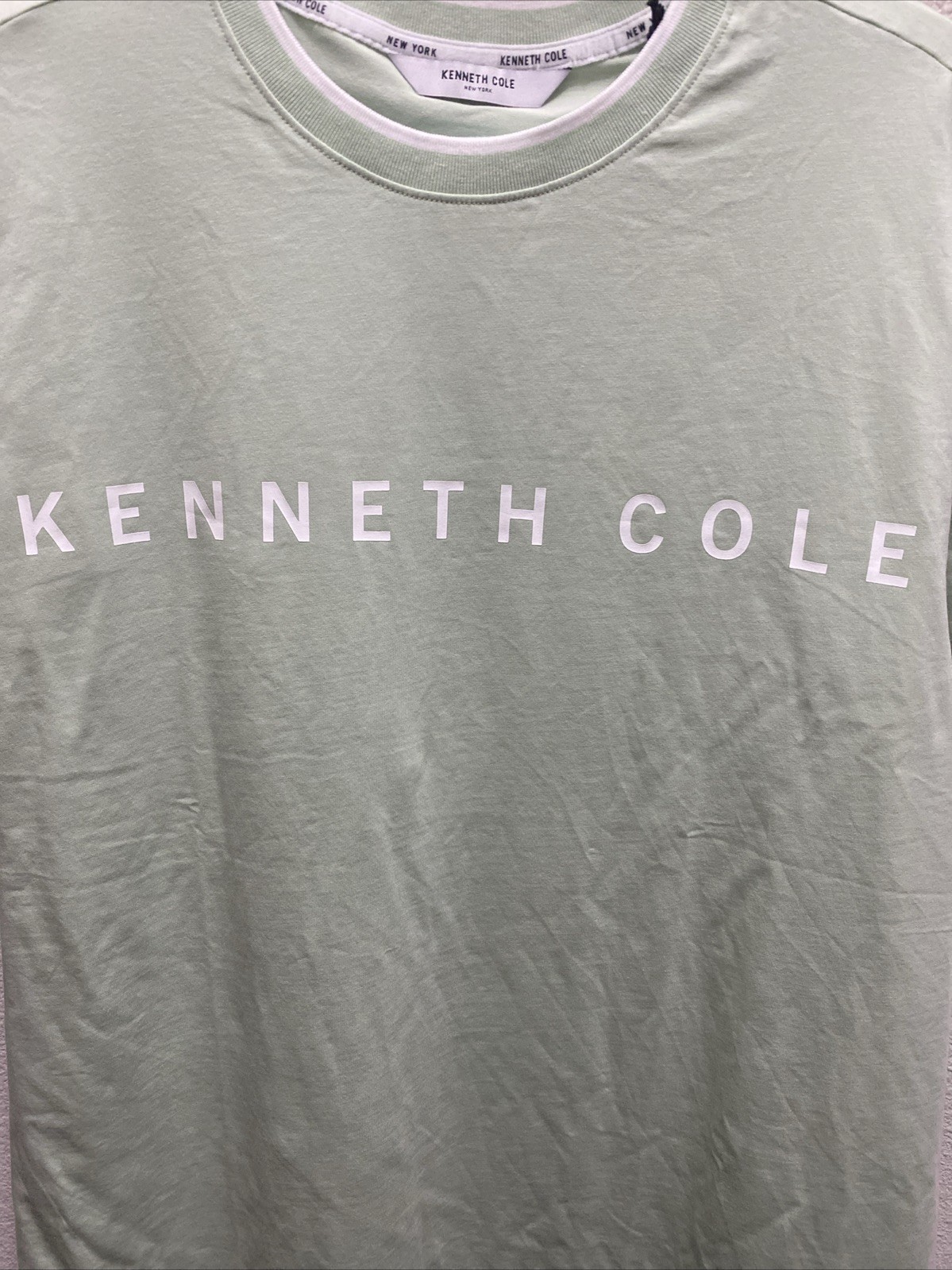 Kenneth Cole Men’s XL Green Short Sleeve Crew Neck Chest Text Logo T-shirt NWT