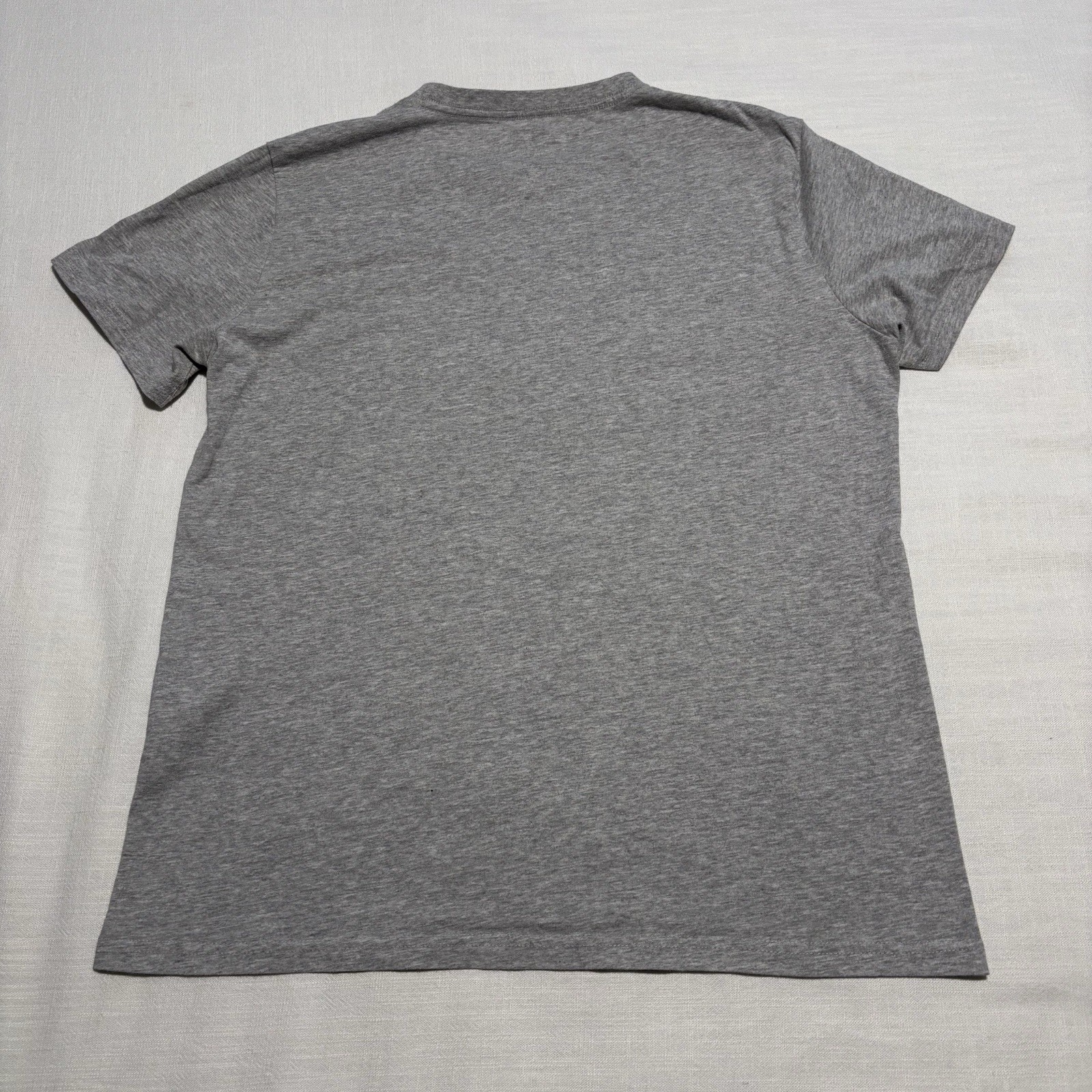 Men’s Yeti Floral Flip Logo Badge Short Sleeve Tee | Gray/Red/Blue | Size Large