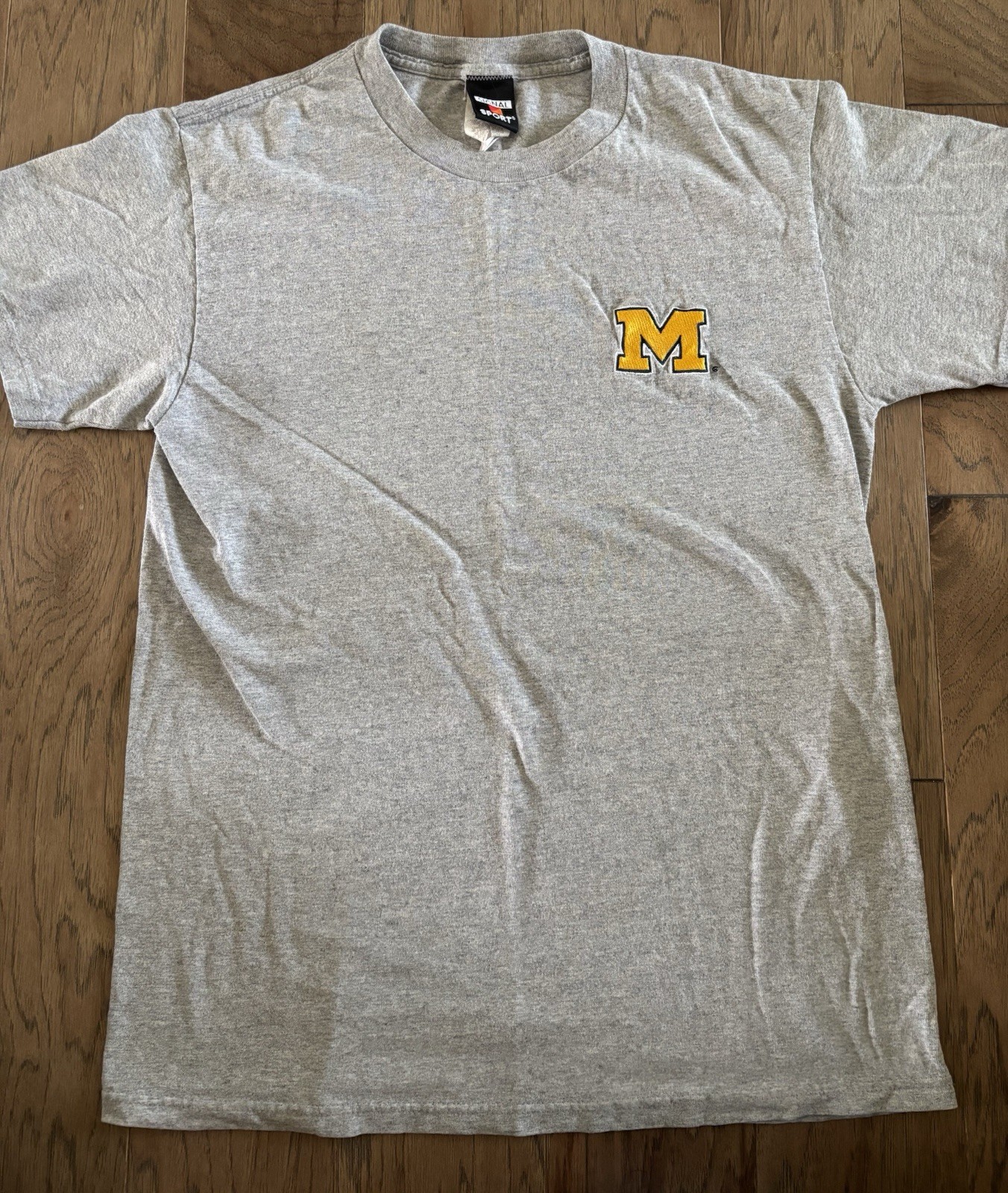 VTG University Of Michigan Wolverines T-shirt Size M Signal Sport Embroidered