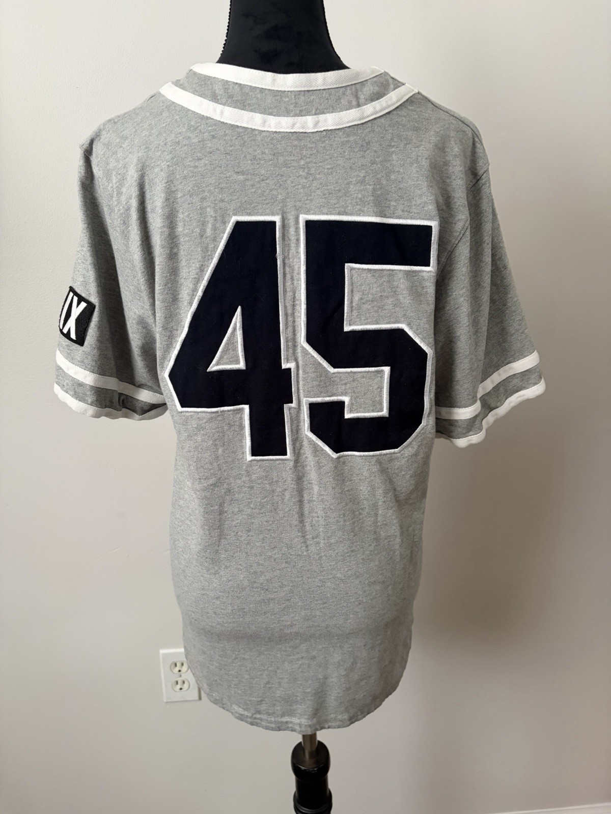 Jordan Gray Baseball Jersey Style T-Shirt V-Neck Button Front Logo Men’s M