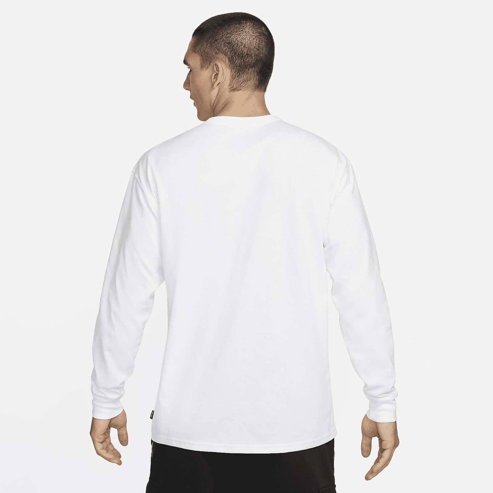 Nike Sportswear Premium Essentials Men’s Long-Sleeve Pocket T-Shirt (White/Black