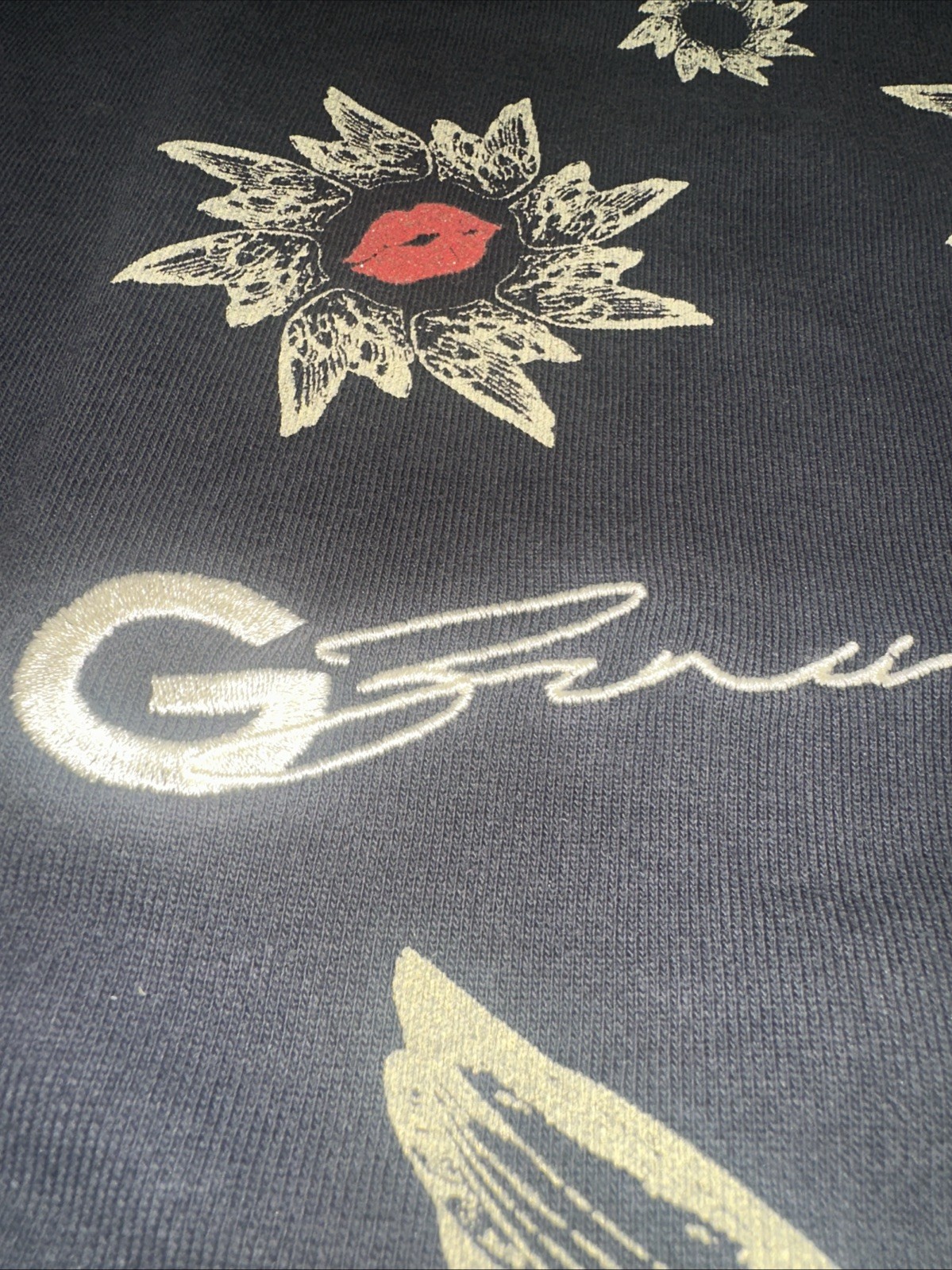 Gunzinii Heavy T-shirt XL Distressed “I Love You” Rhinestones Glitter Kisses