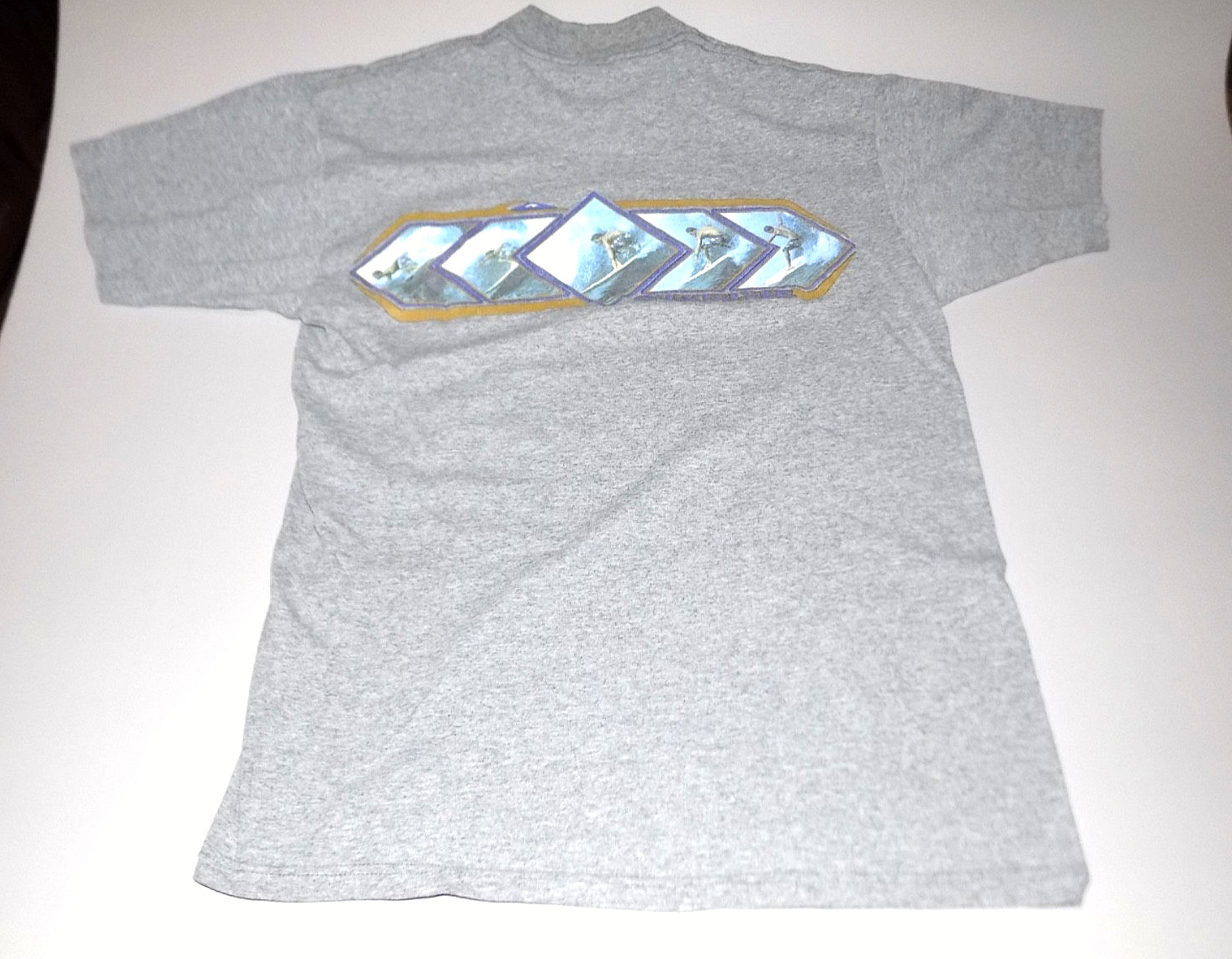 RETRO 90’S/Y2K QUICKSILVER SURFER T-SHIRT. 100% COTTON. MADE IN USA. SIZE MEDIUM