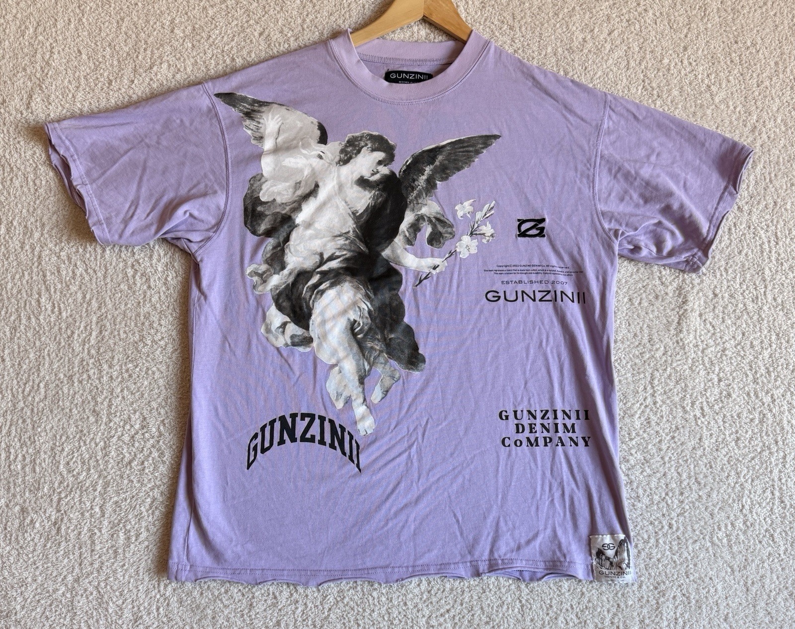 Gunzinii Angel Graphic T-shirt Size Medium Purple