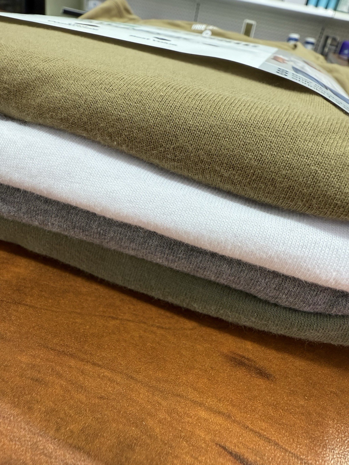 True Classic 4 Pack Crew Neck Men’s Tees Size XL – Green/Grey/White/Dessert