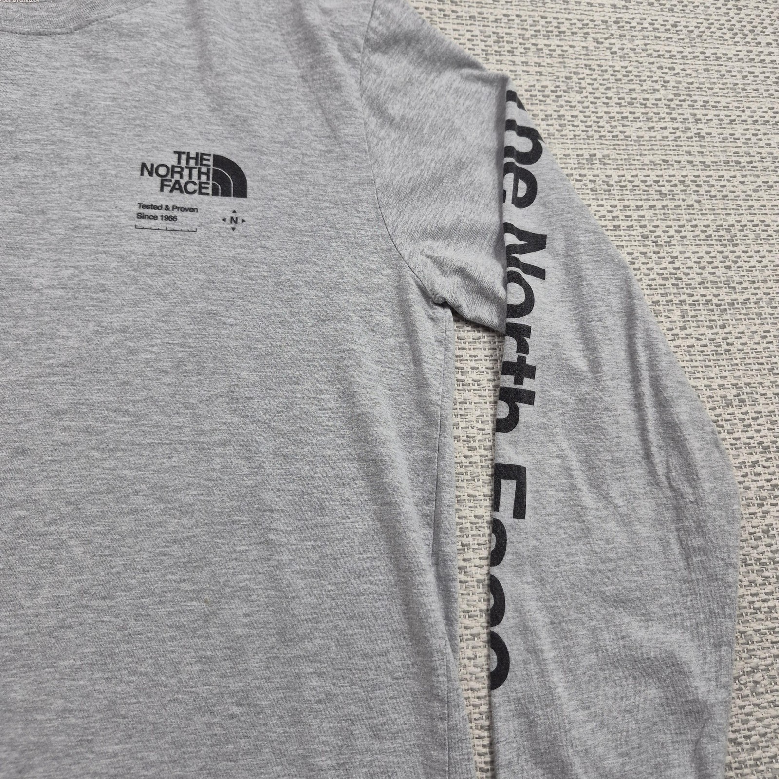 The North Face Shirt Mens Medium Gray Long Sleeve Logo Graphic Outdoor Tee
