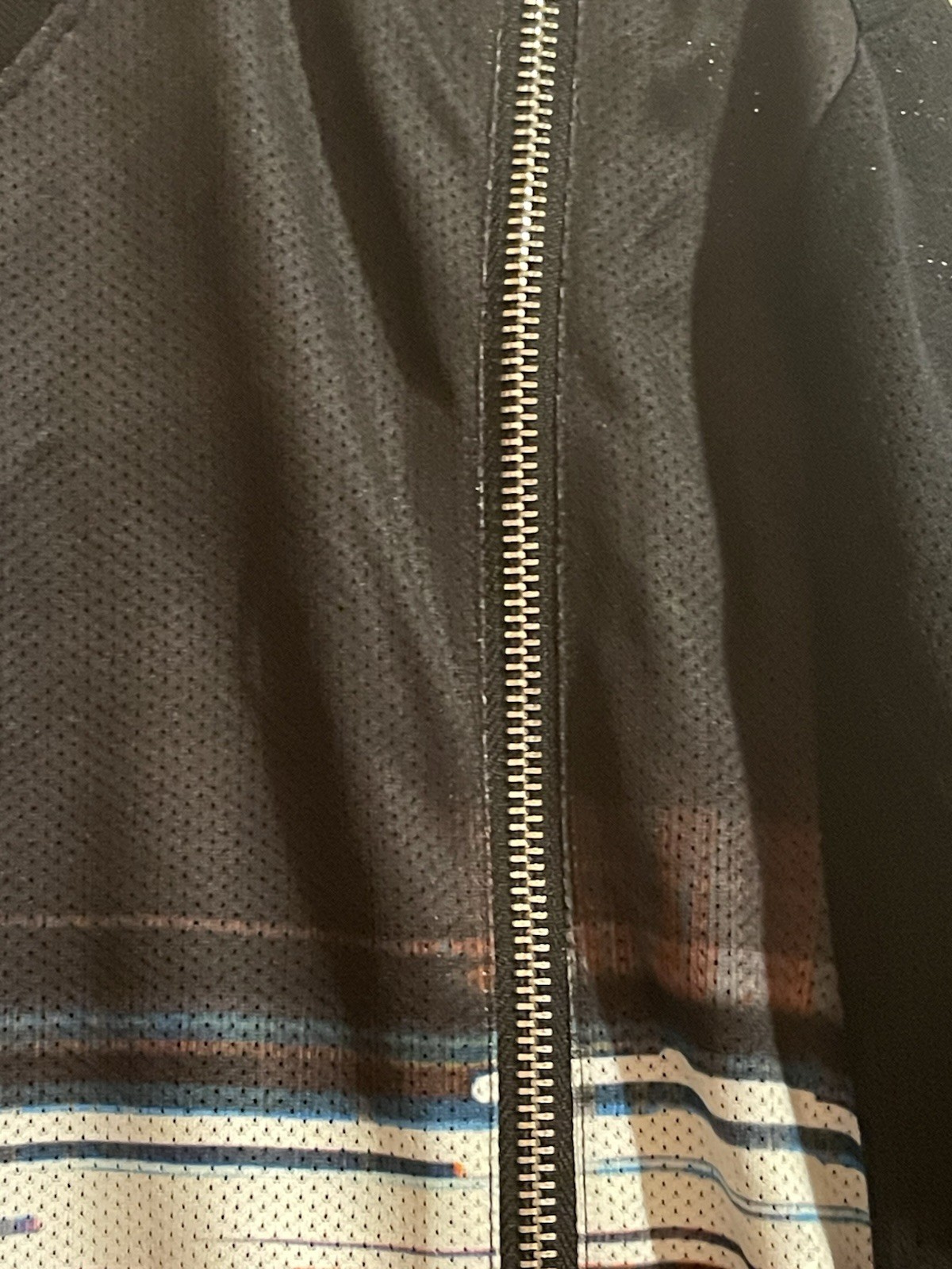 GUESS LOS ANGELES MEN CREWNECK , ZIPPER DETAIL, COLORFUL GRAPHIC PRINT~SHIRT Lg.