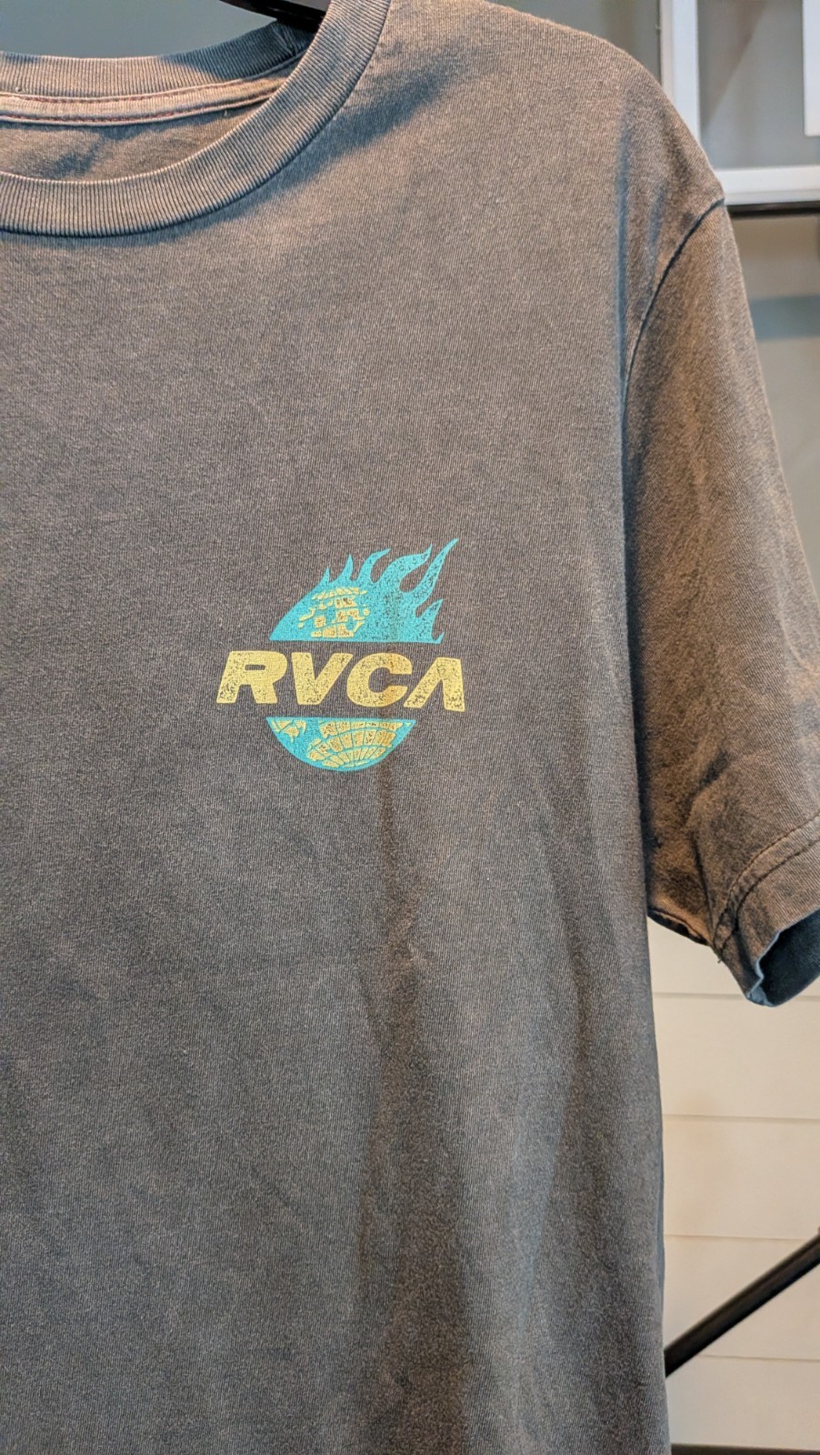 RVCA Pigment Dye Slim Fit Gray Graphic Logo Crew Neck T-Shirt Men’s M