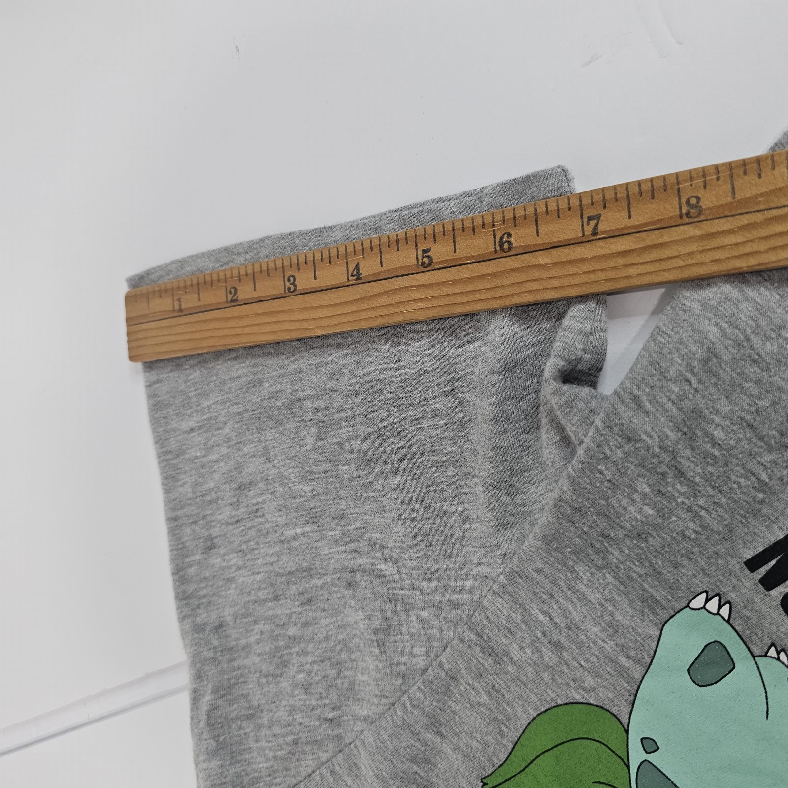 Pokémon T-Shirt Adults L Gray Graphic Pikachu Charmander Print See Measurements