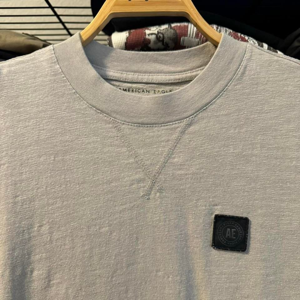 American Eagle Tshirt Men Small Casual Minimal Normcore Standard Fit Y2K Style