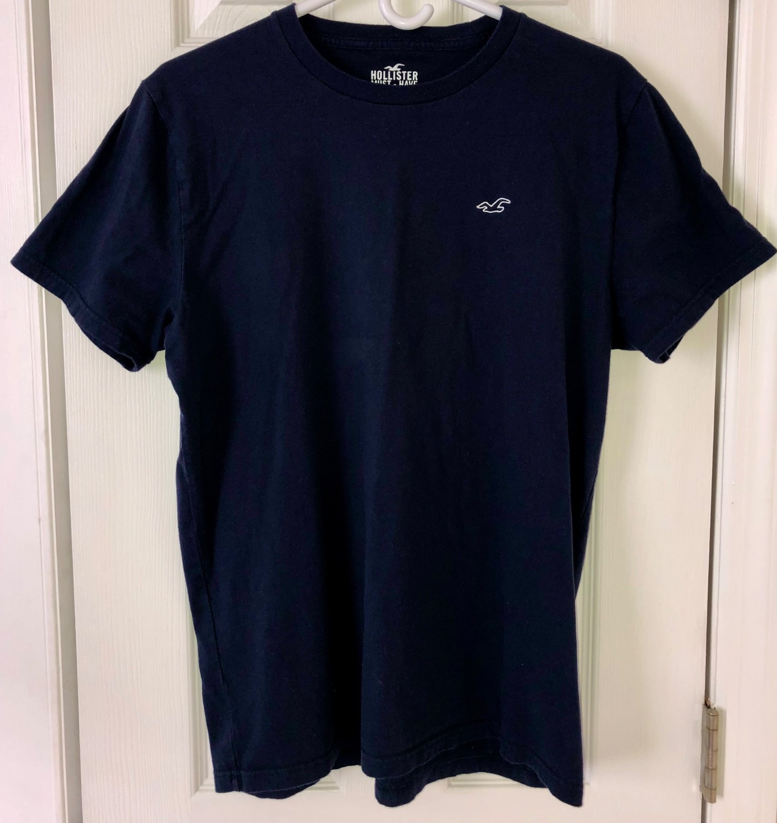 Hollister Must Have Collection Men’s Navy Blue T-Shirt, Logo Accent, Size Large