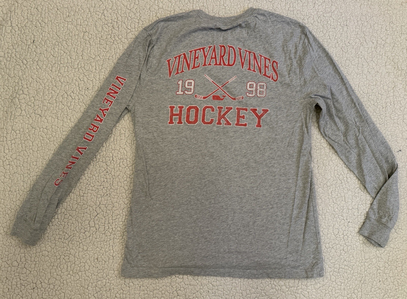Vineyard Vines Longsleeve Tee Hockey Mens Small S EUC Gray and Red and White