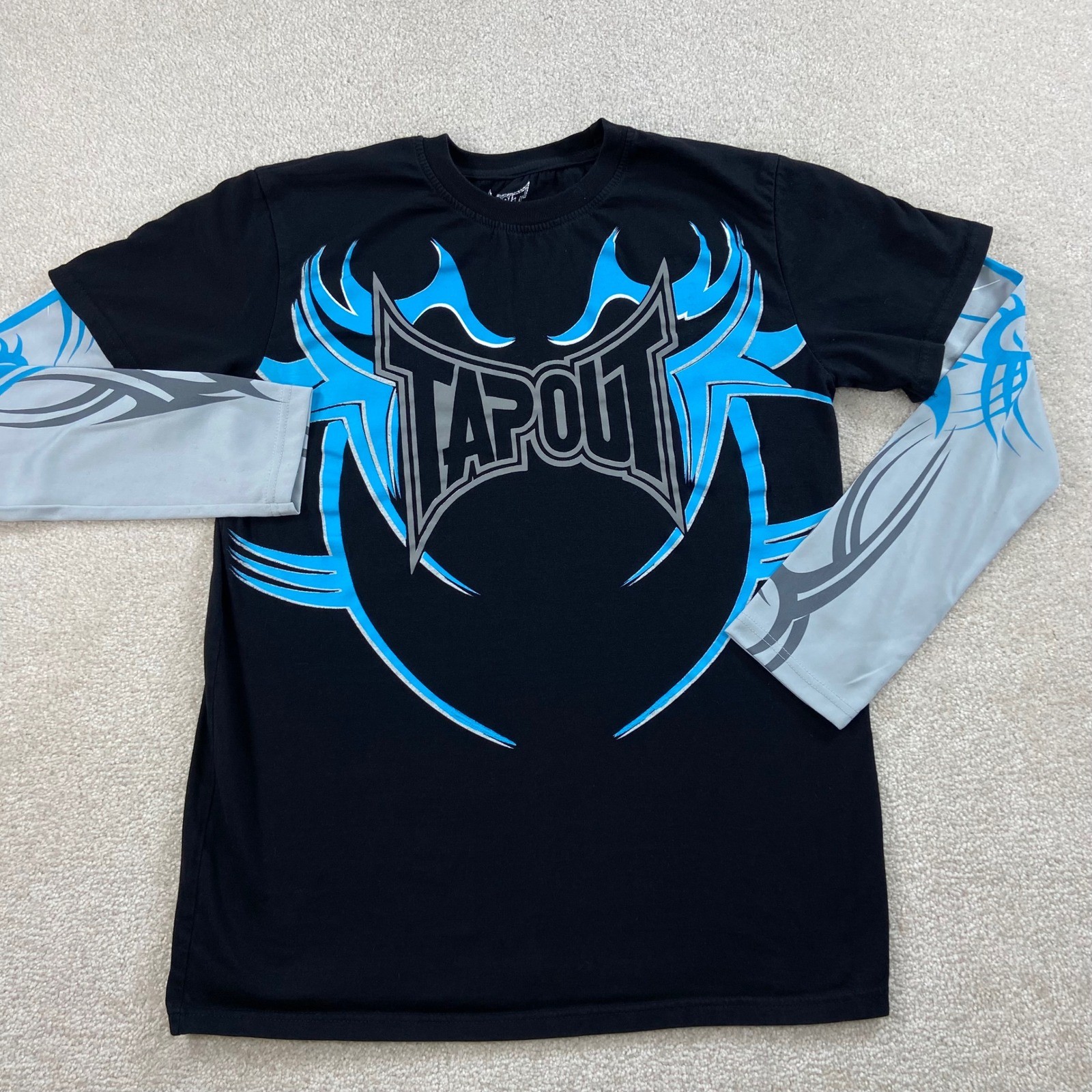 Y2K Tapout Graphic T-Shirt Mens Small Black Blue Tribal Layered Long Sleeve MMA