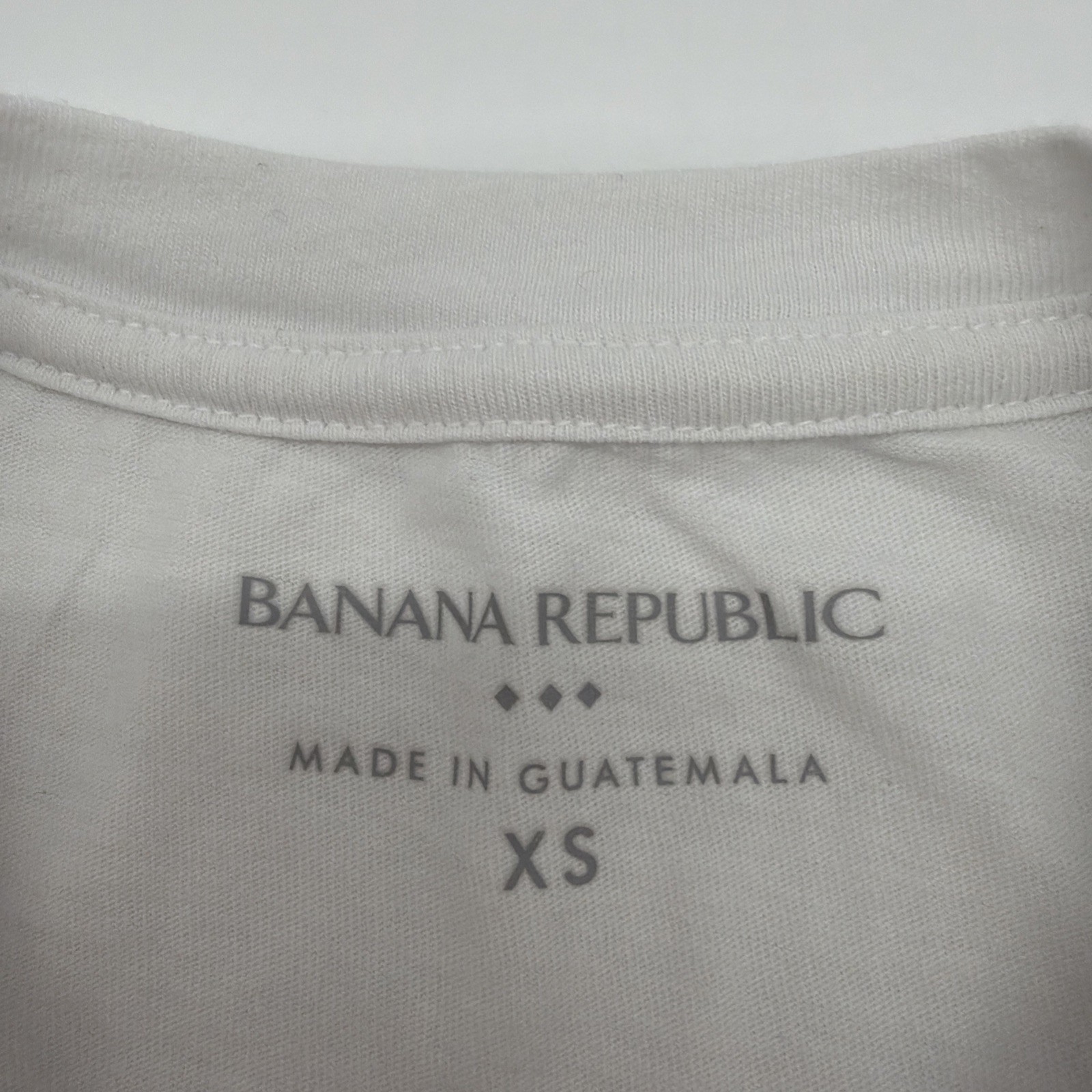 Banana Republic Slim T-shirt Men XS White Graphic Print Logo .#46850