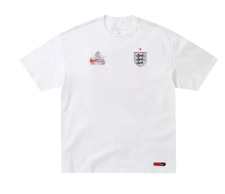 PALACE NIKE ENGLAND T-SHIRTWHITE SIZE L Presale