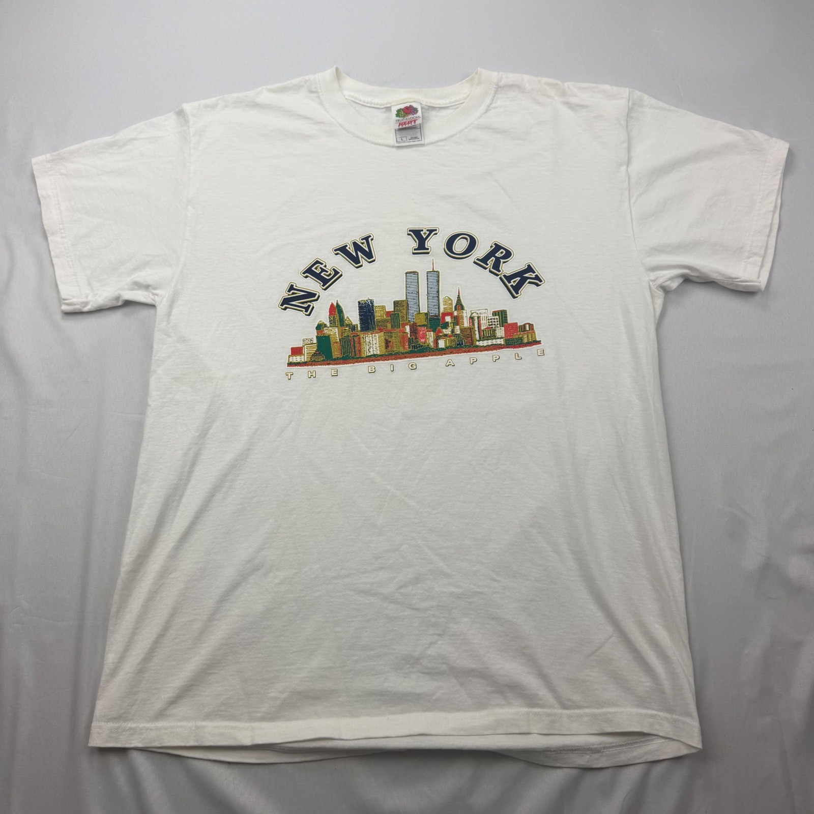 Fruit of the Loom T-Shirt Mens Large White New York Twin Towers Skyline Graphic