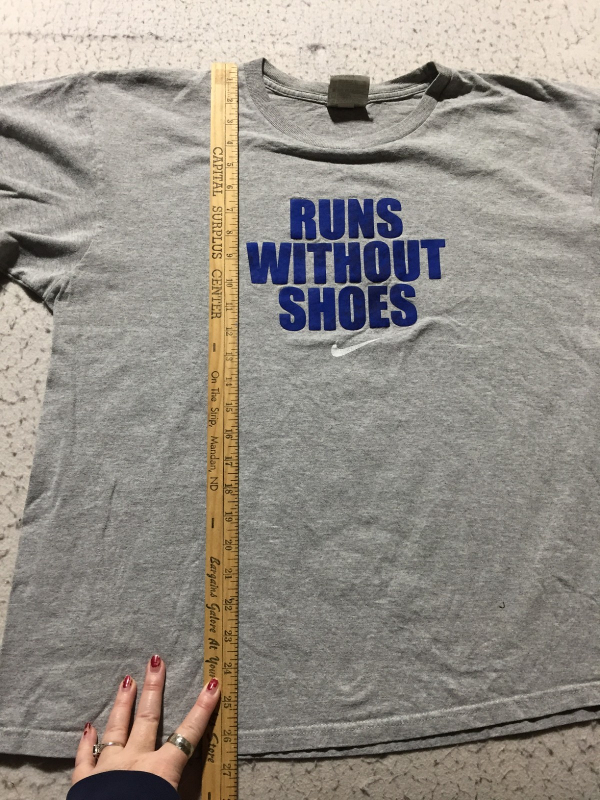 Nike T Shirt Mens L Large Gray Runs Without Shoes Spell Out Crew Neck Running