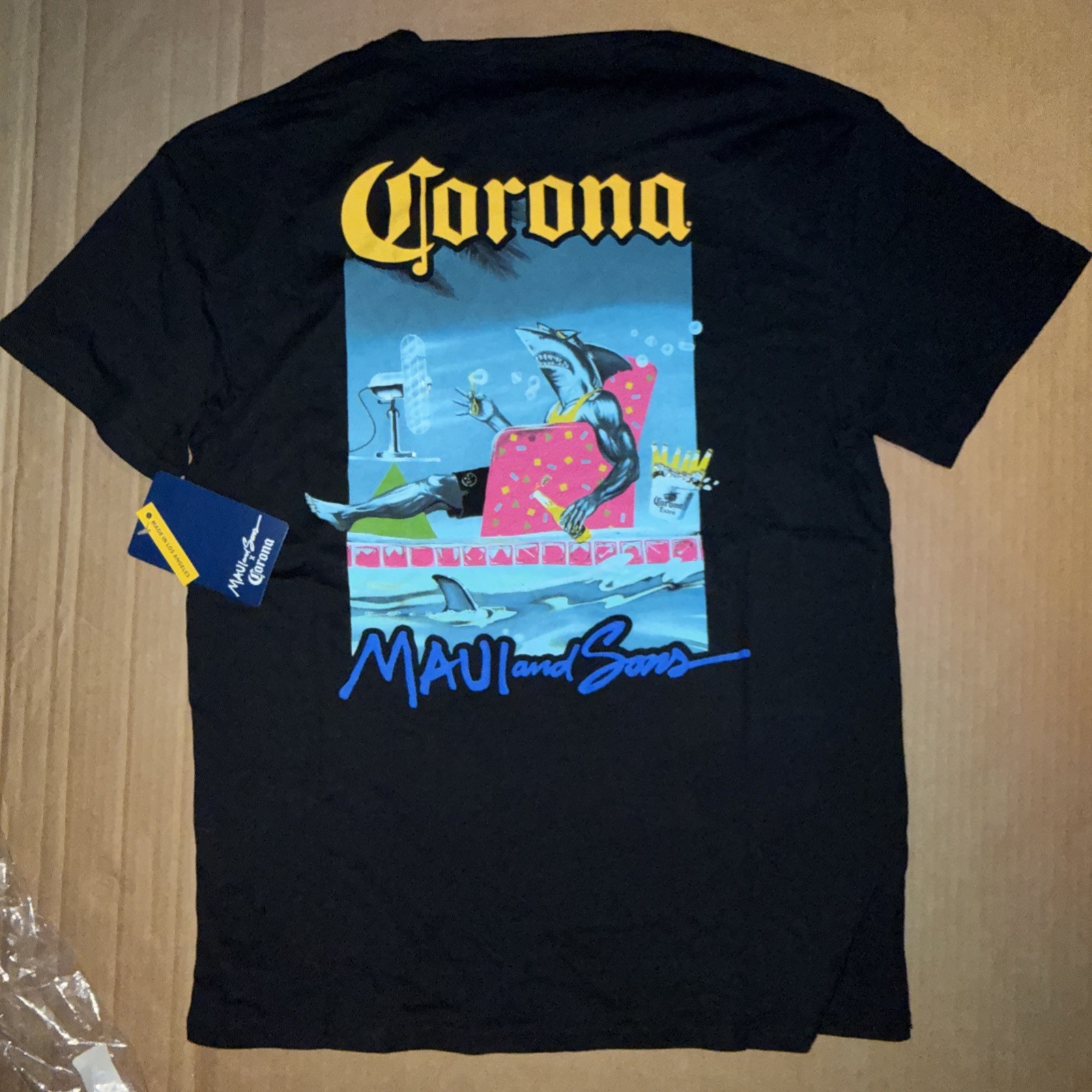 Corona x Maui & Sons Rare Size Large Shirt Men’s Shark Chillin w Bucket Beer Fan
