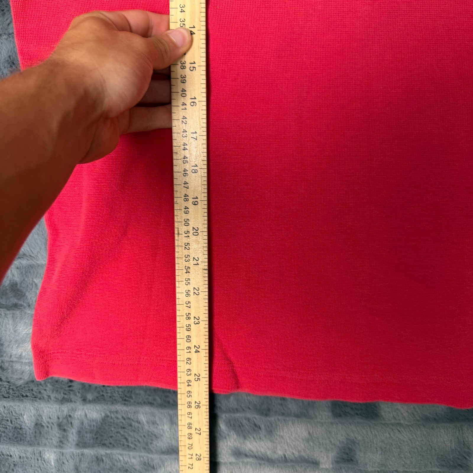 Tommy Hilfiger V-Neck T-Shirt Mens Medium Red Striped Trim Cotton Logo